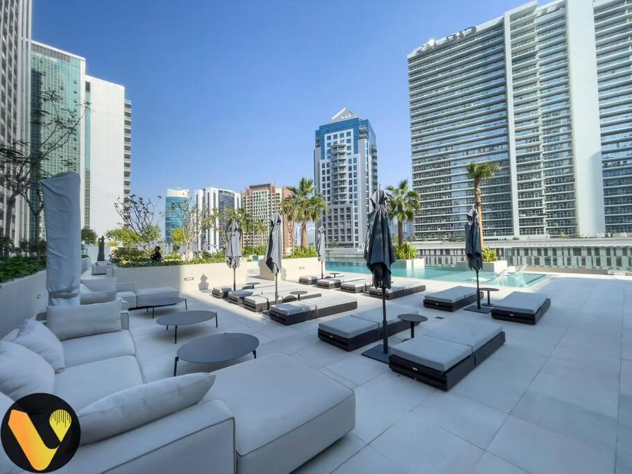 Vogue Sterling East Near Mall & Burj Khalifa Apartment Dubai