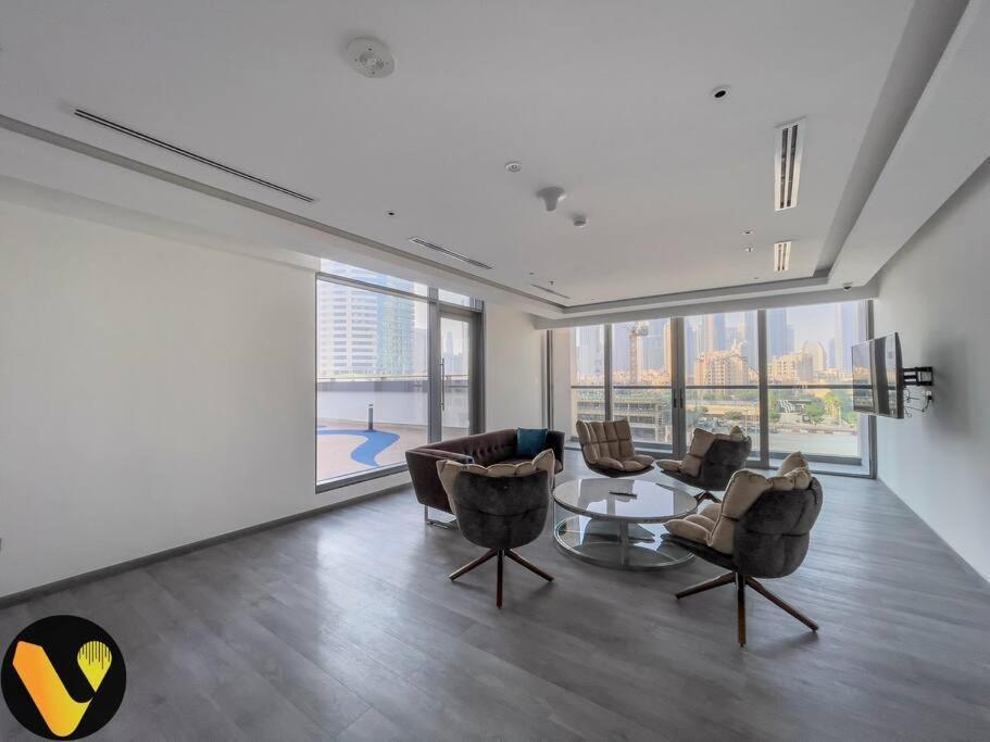 Vogue Sterling East Near Mall & Burj Khalifa Apartment *