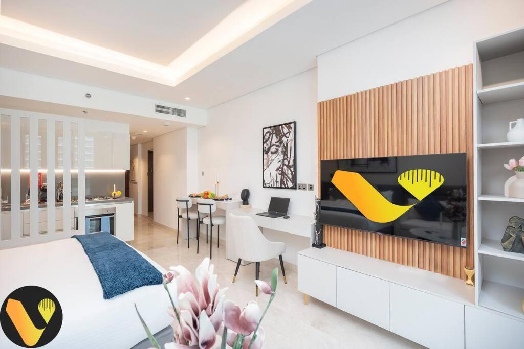 Vogue Sterling East Near Mall & Burj Khalifa Apartment