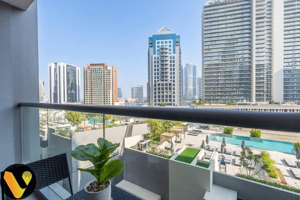Vogue Sterling East Near Mall & Burj Khalifa Apartment Dubai