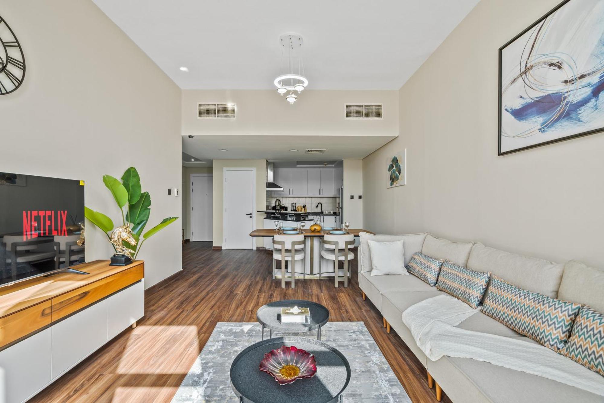 Luxury 1 Bedroom In Discovery Gardens