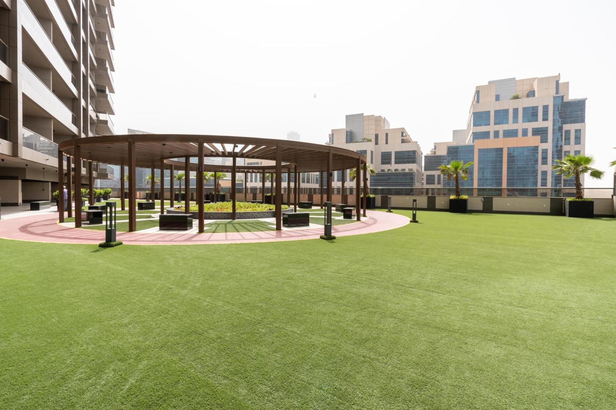 Modern Downtown Studio, Burj View From Pool *