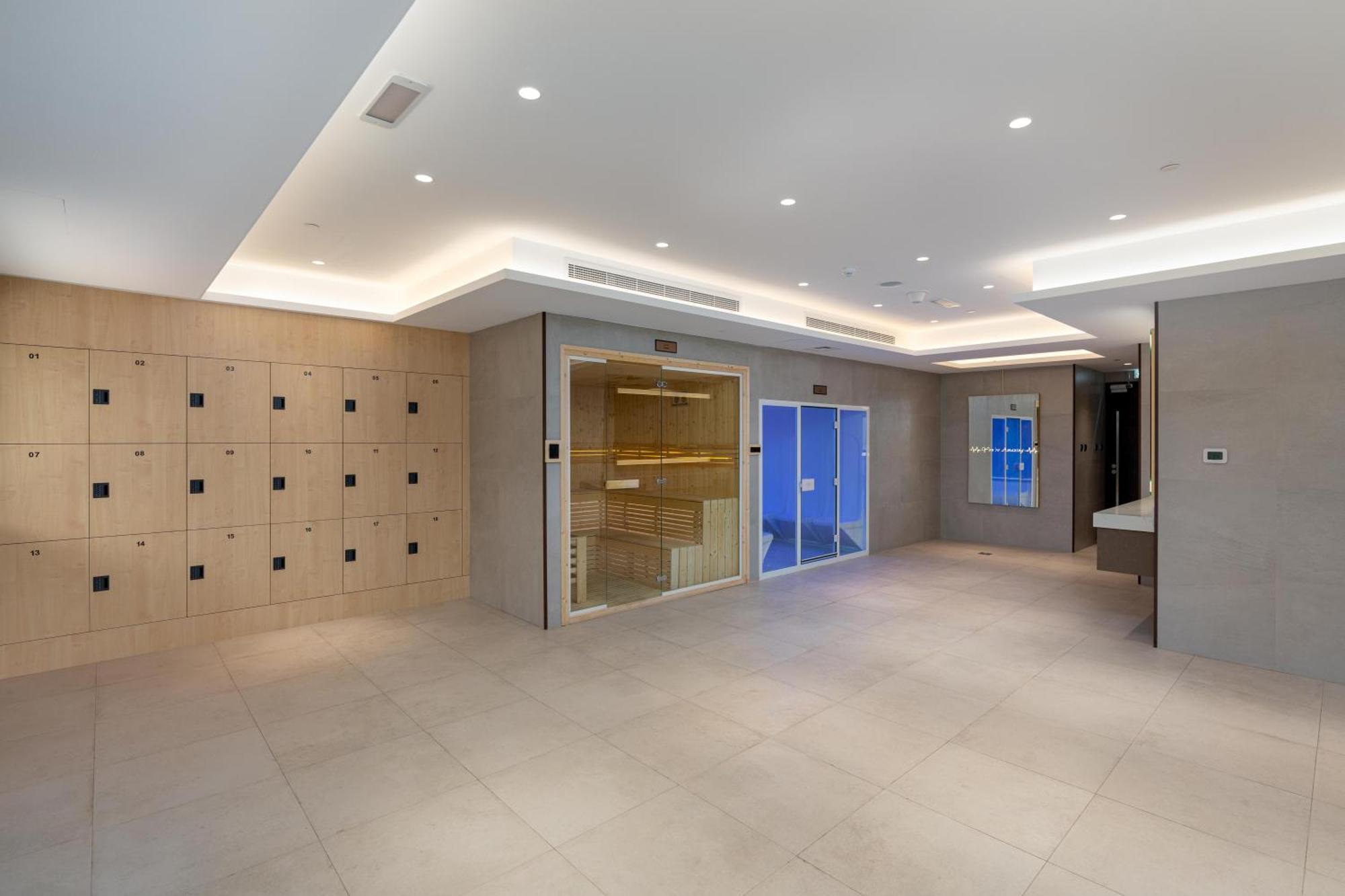 Modern Downtown Studio, Burj View From Pool *