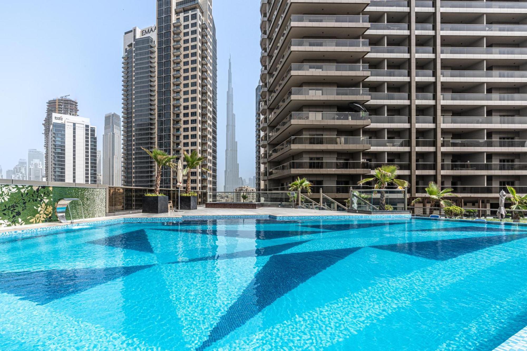 Modern Downtown Studio, Burj View From Pool *