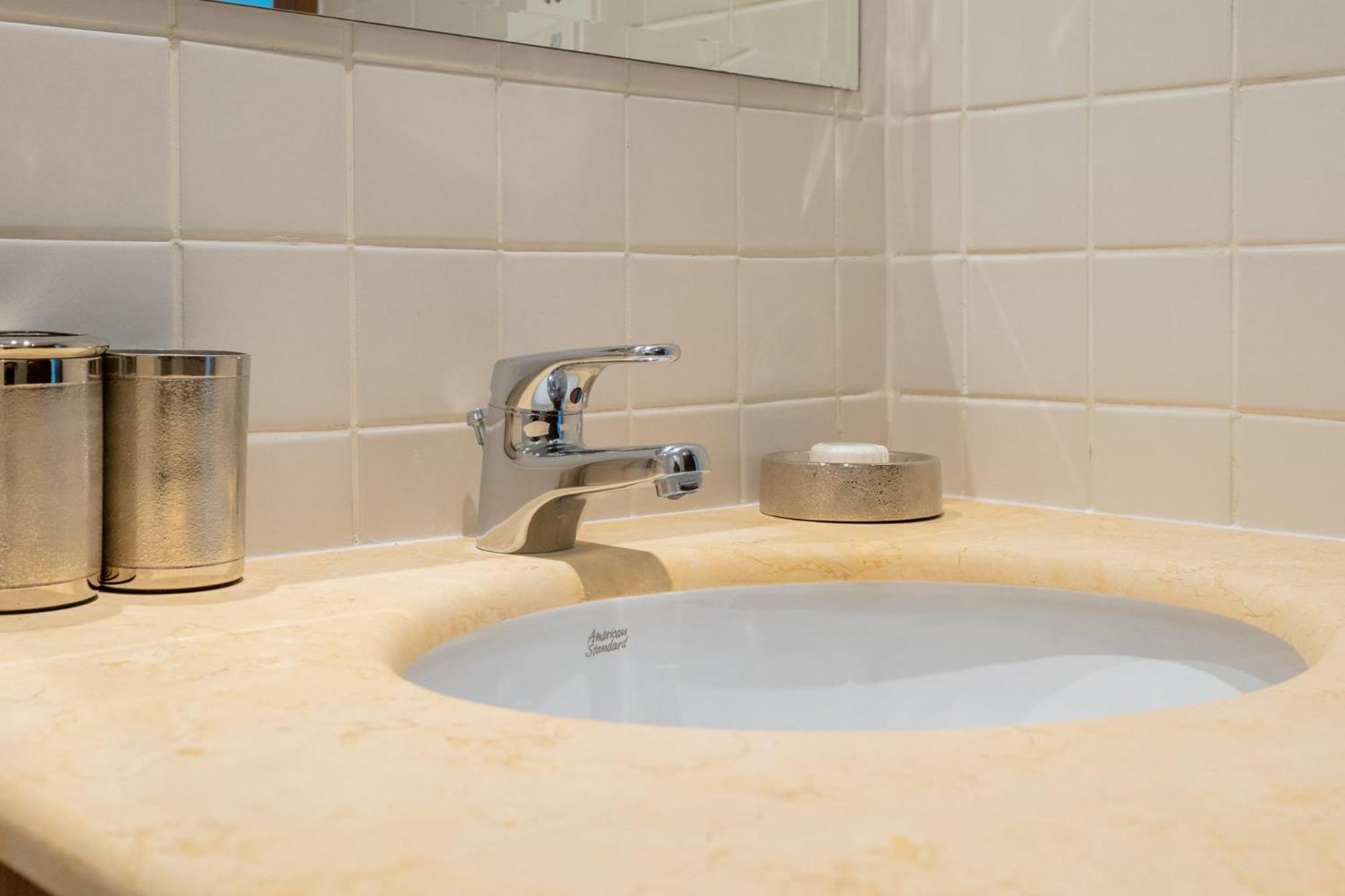 Stylish Waterfront 2 Bed In Marina Apartamento