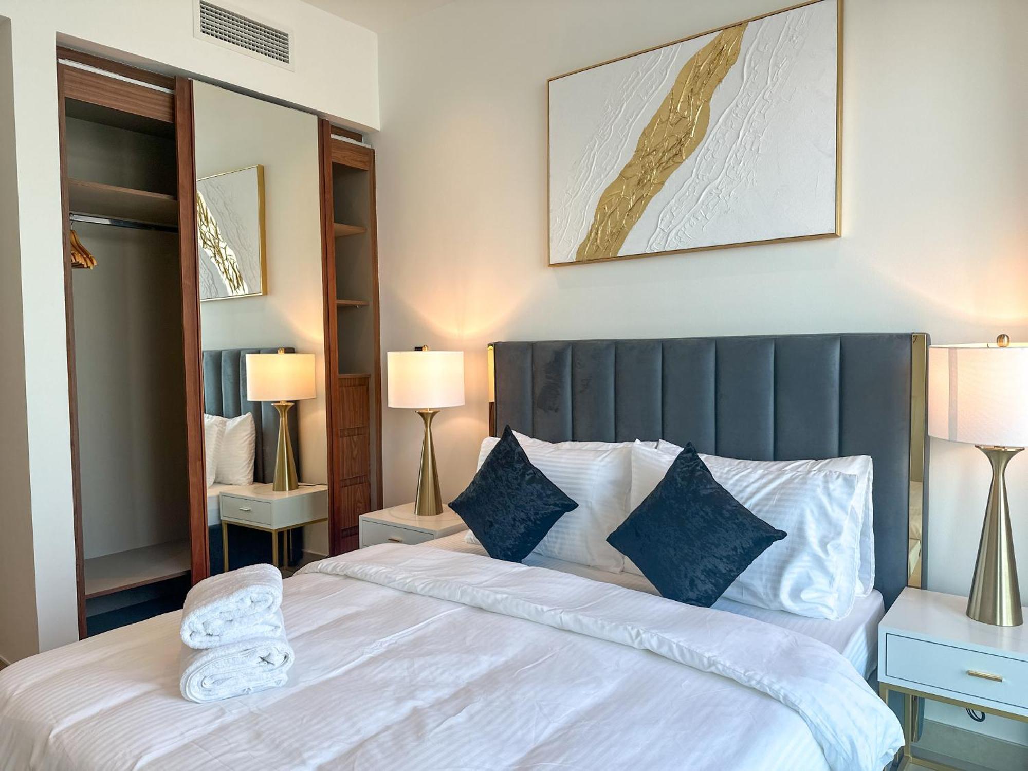 Luxury 2 Bedroom With Full Marina View And Skyline Apartment *