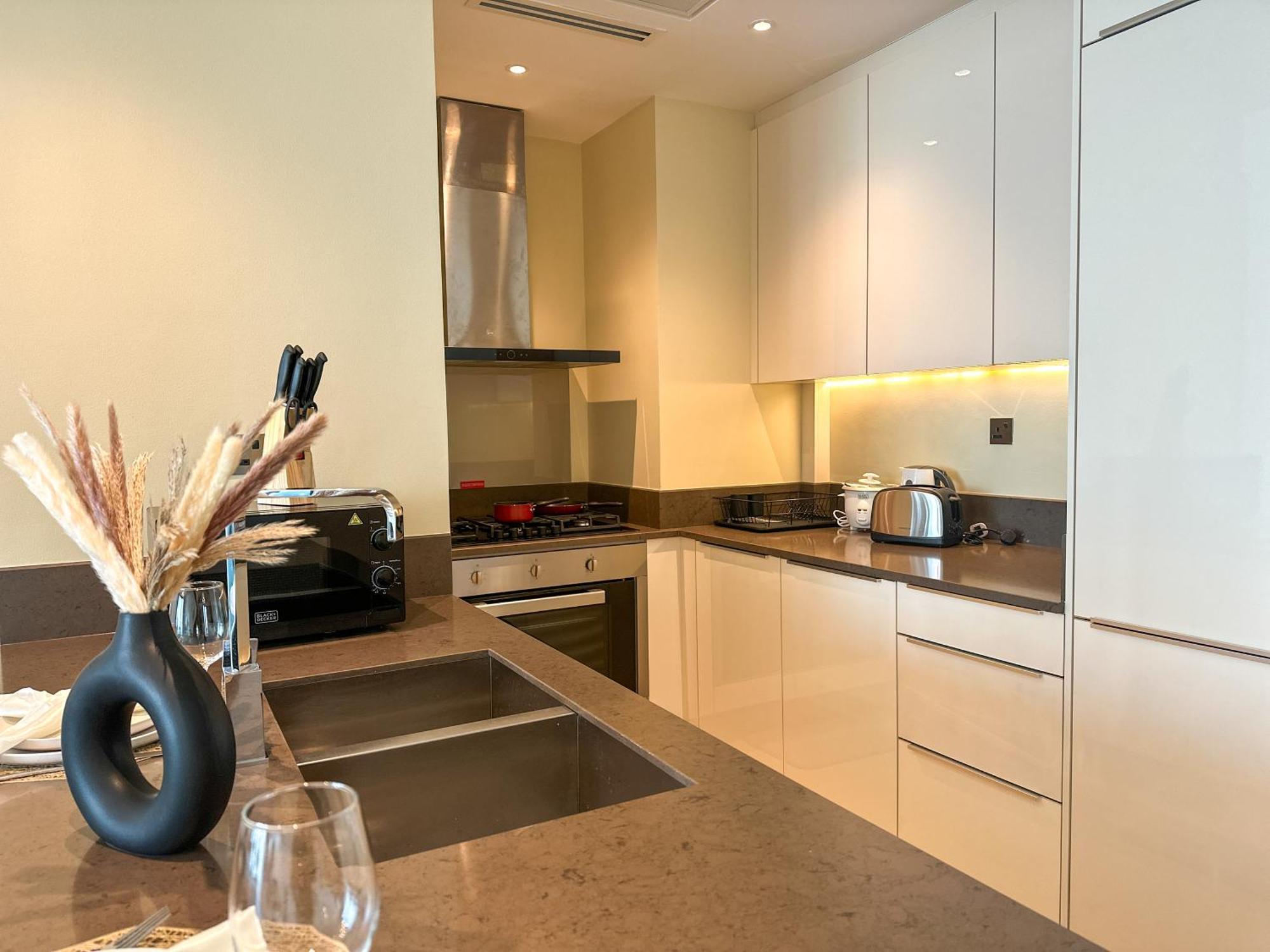 Luxury 2 Bedroom With Full Marina View And Skyline Apartment *