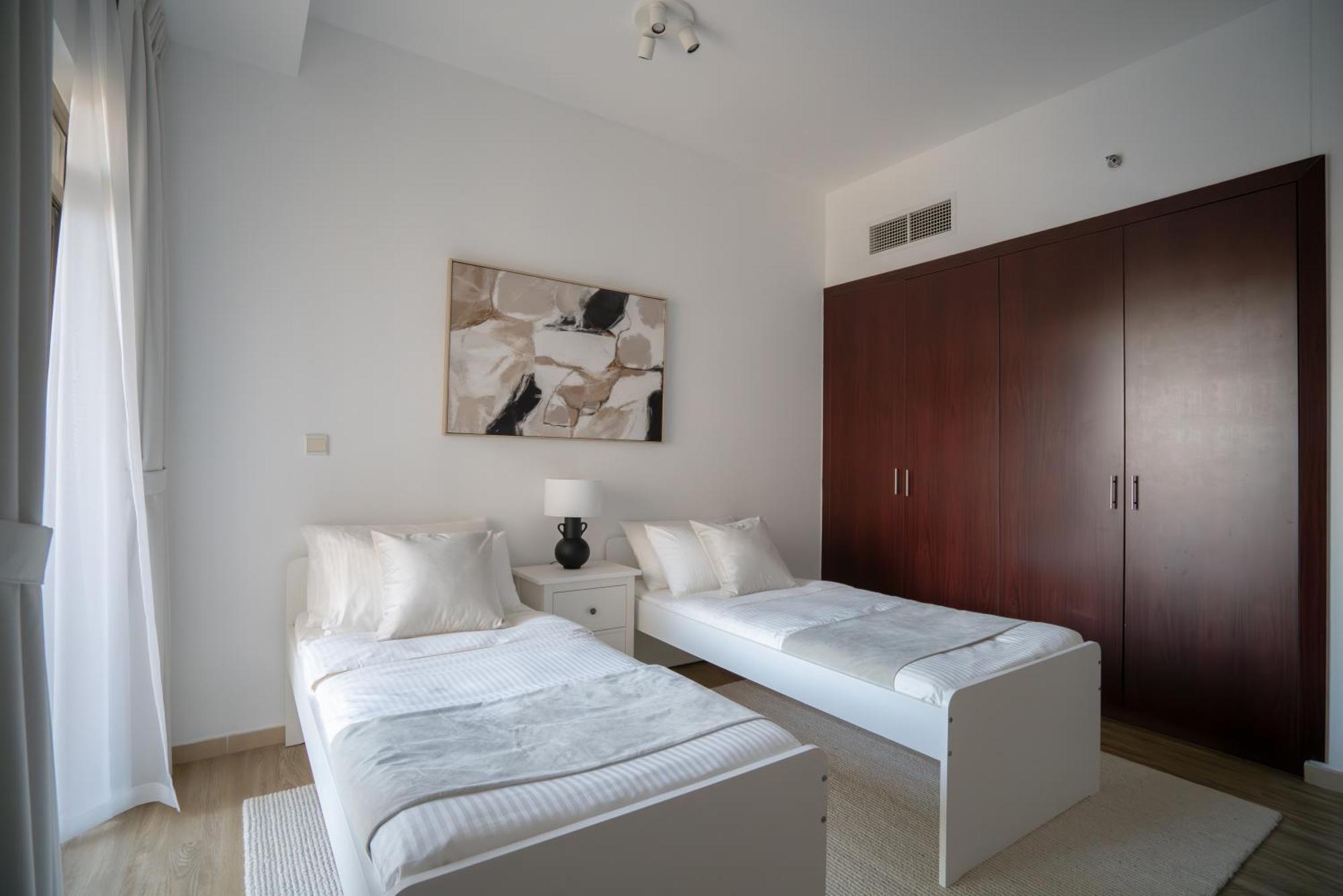 Gma Amwaj 2br Sea View High Floor Apartment Dubai