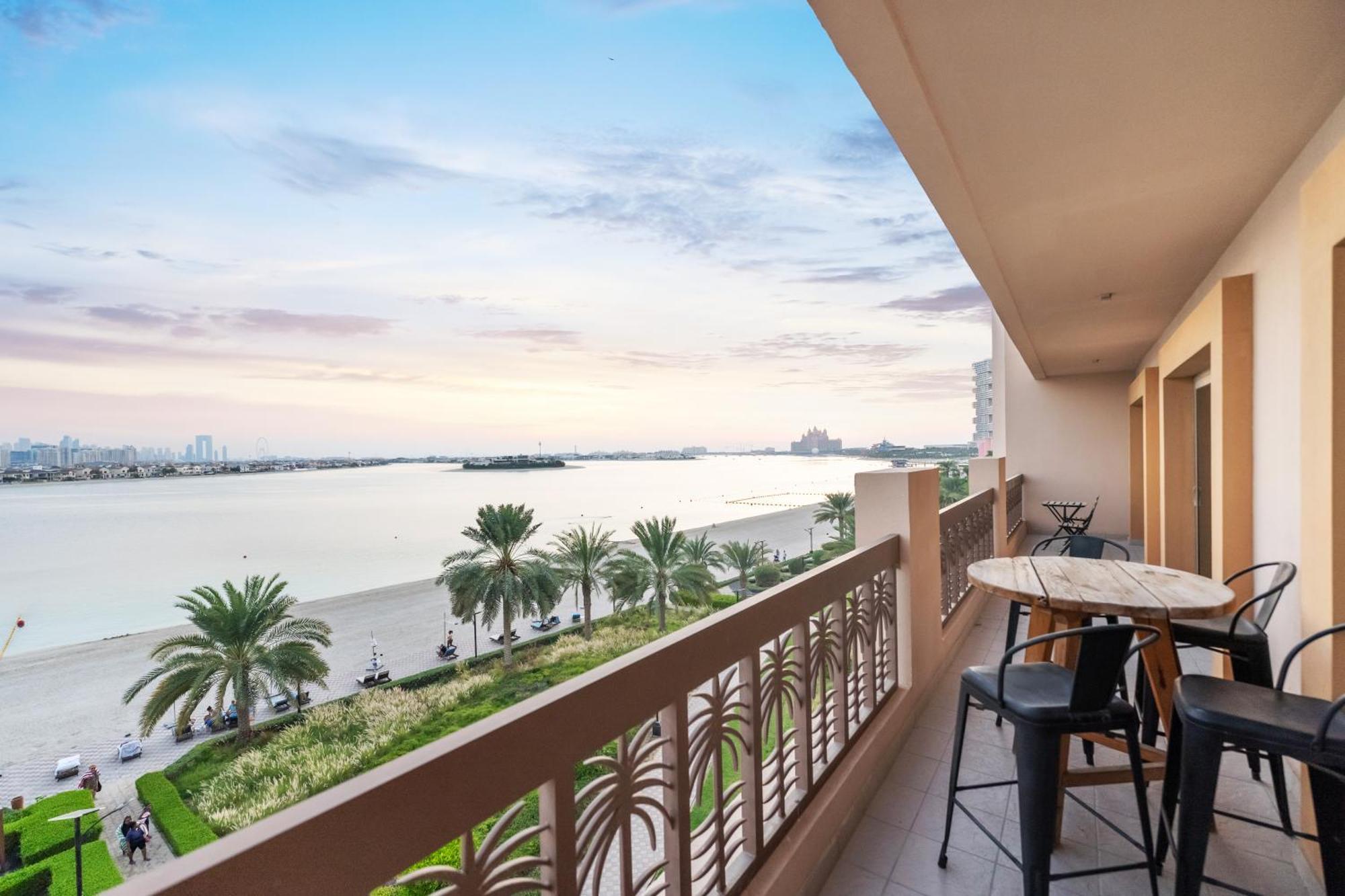 Fam Living - Private Beach Escapes In Palm Jumeirah *