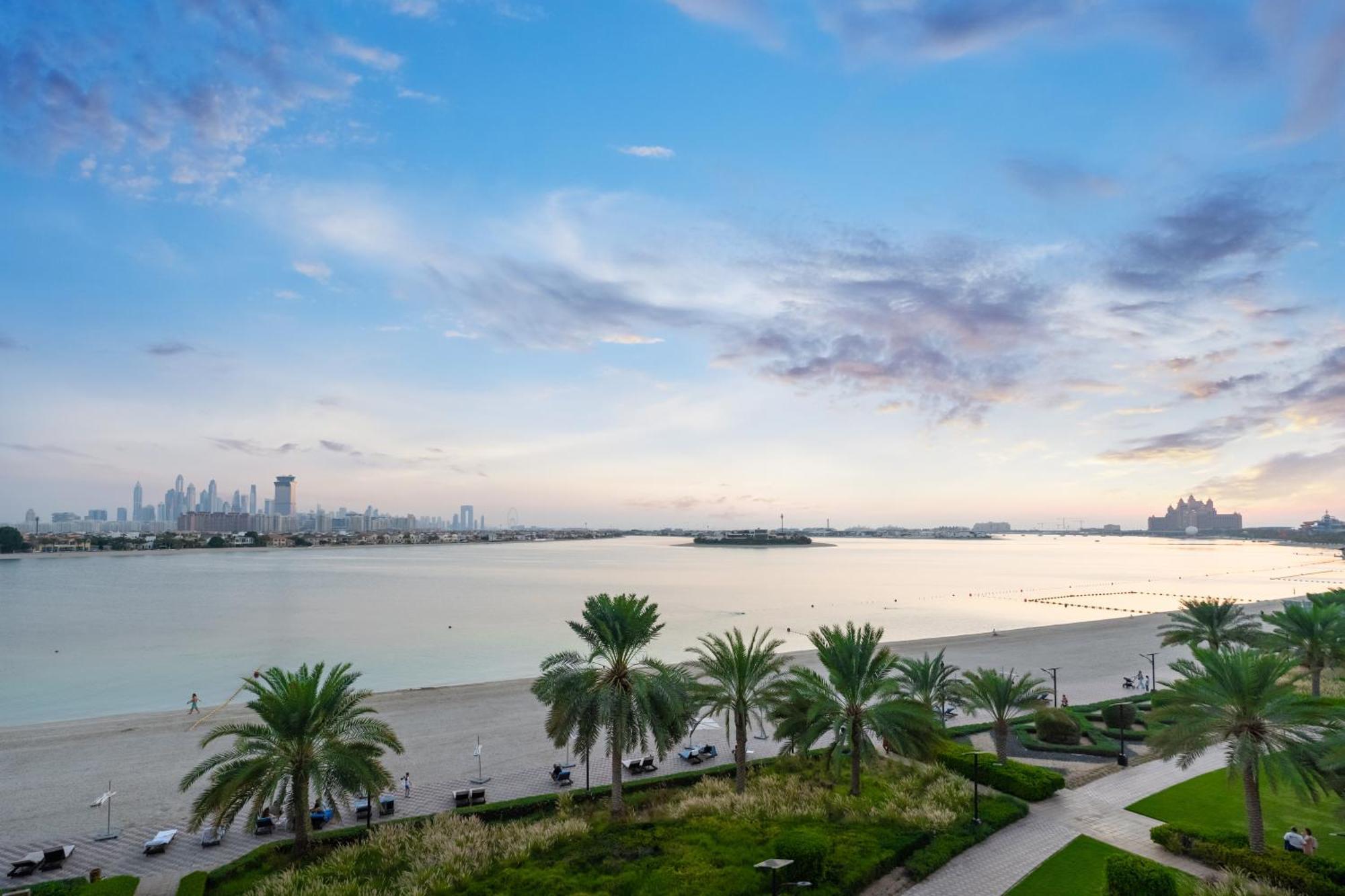 Fam Living - Private Beach Escapes In Palm Jumeirah Dubai
