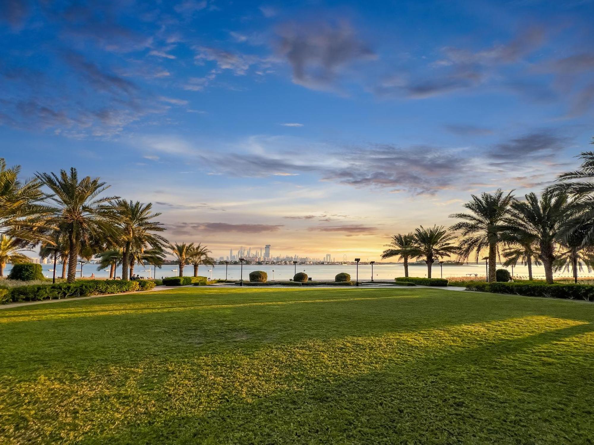 Fam Living - Private Beach Escapes In Palm Jumeirah