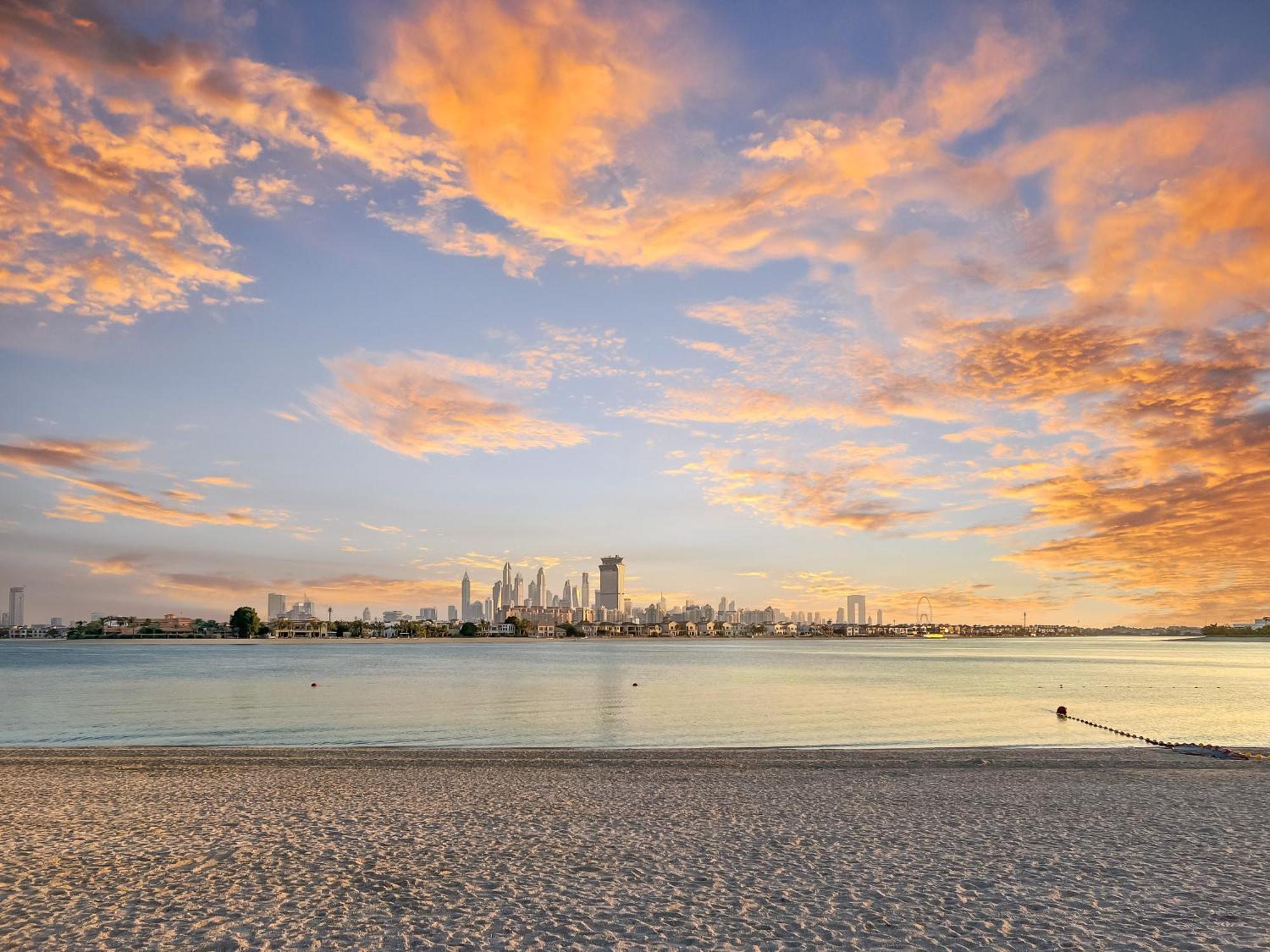Fam Living - Private Beach Escapes In Palm Jumeirah Apartment Dubai