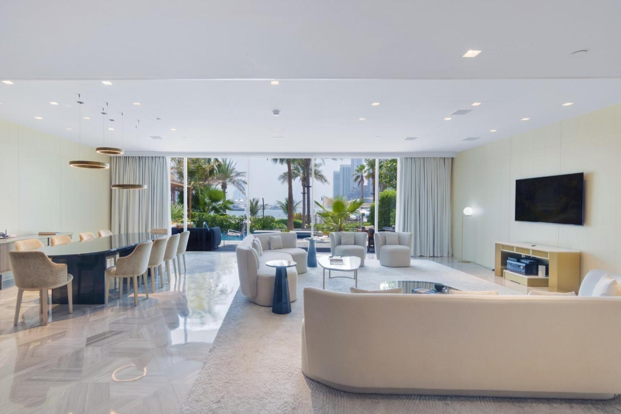 Five Palm Luxury Villa: Beachfront Retreat With Private Pool And Panoramic Views * Dubai