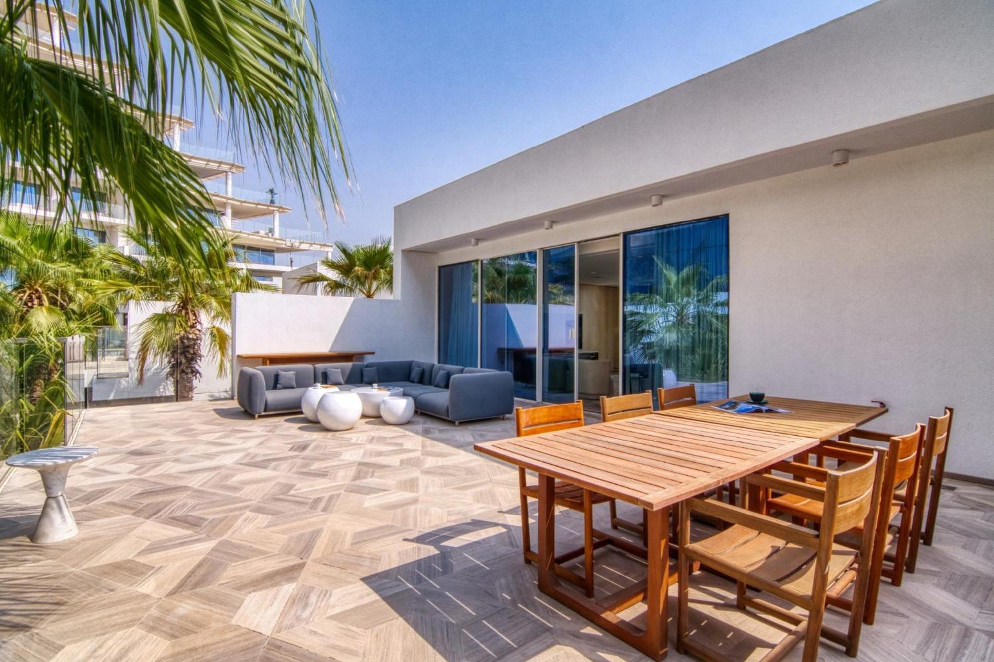 Five Palm Luxury Villa: Beachfront Retreat With Private Pool And Panoramic Views Villa Dubai