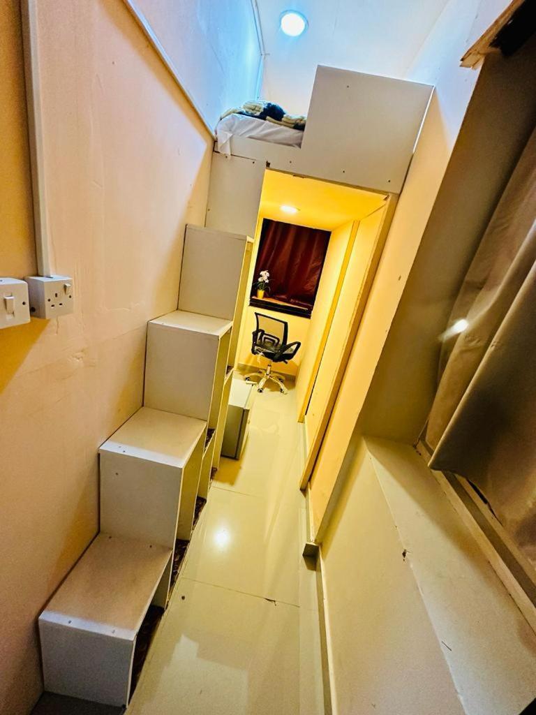 Loft Partition Close To Mall Of Emirates * Dubai