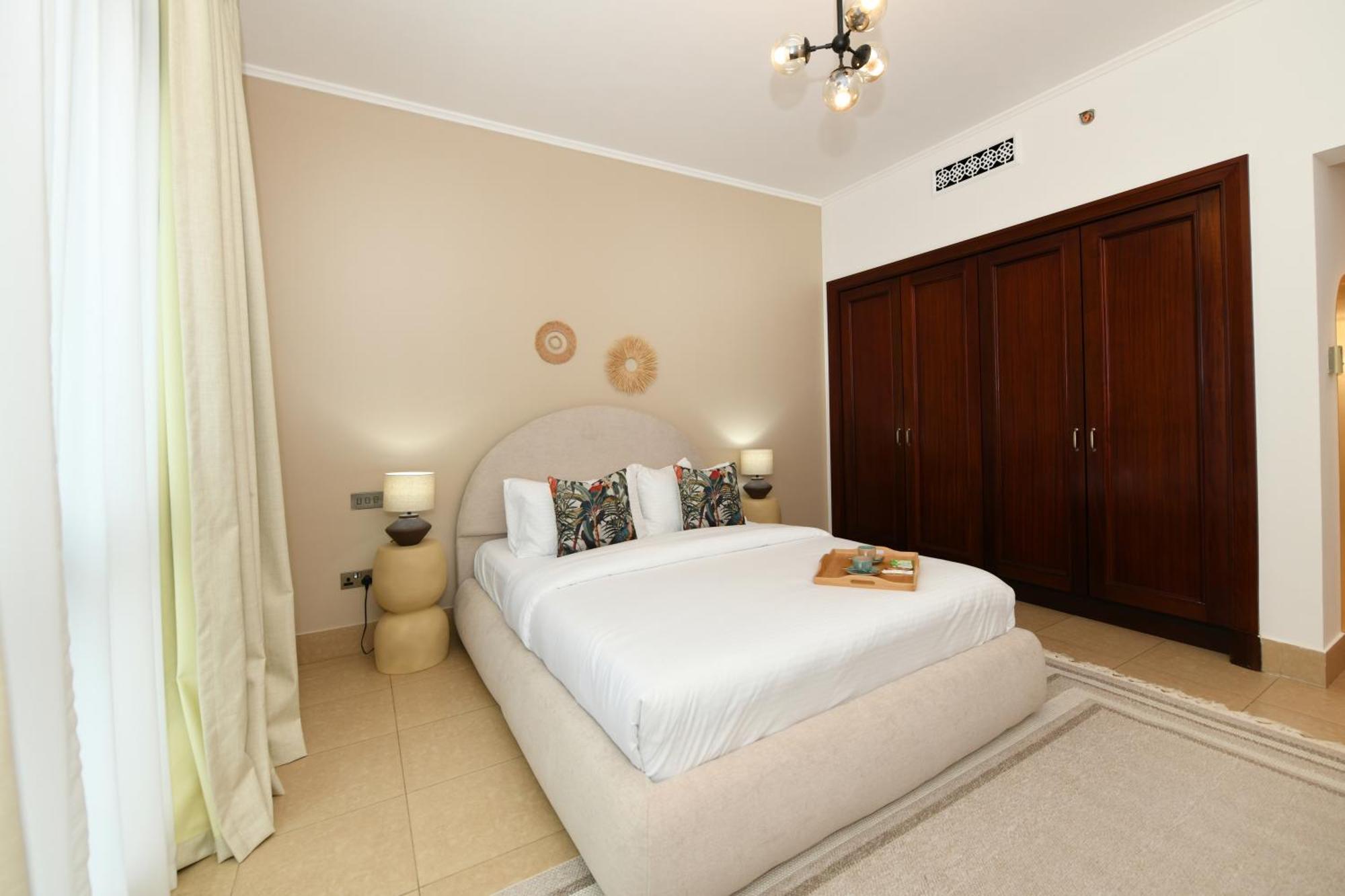 Apartment Downtown Gem - 2br Near Mall And Burj Khalifa