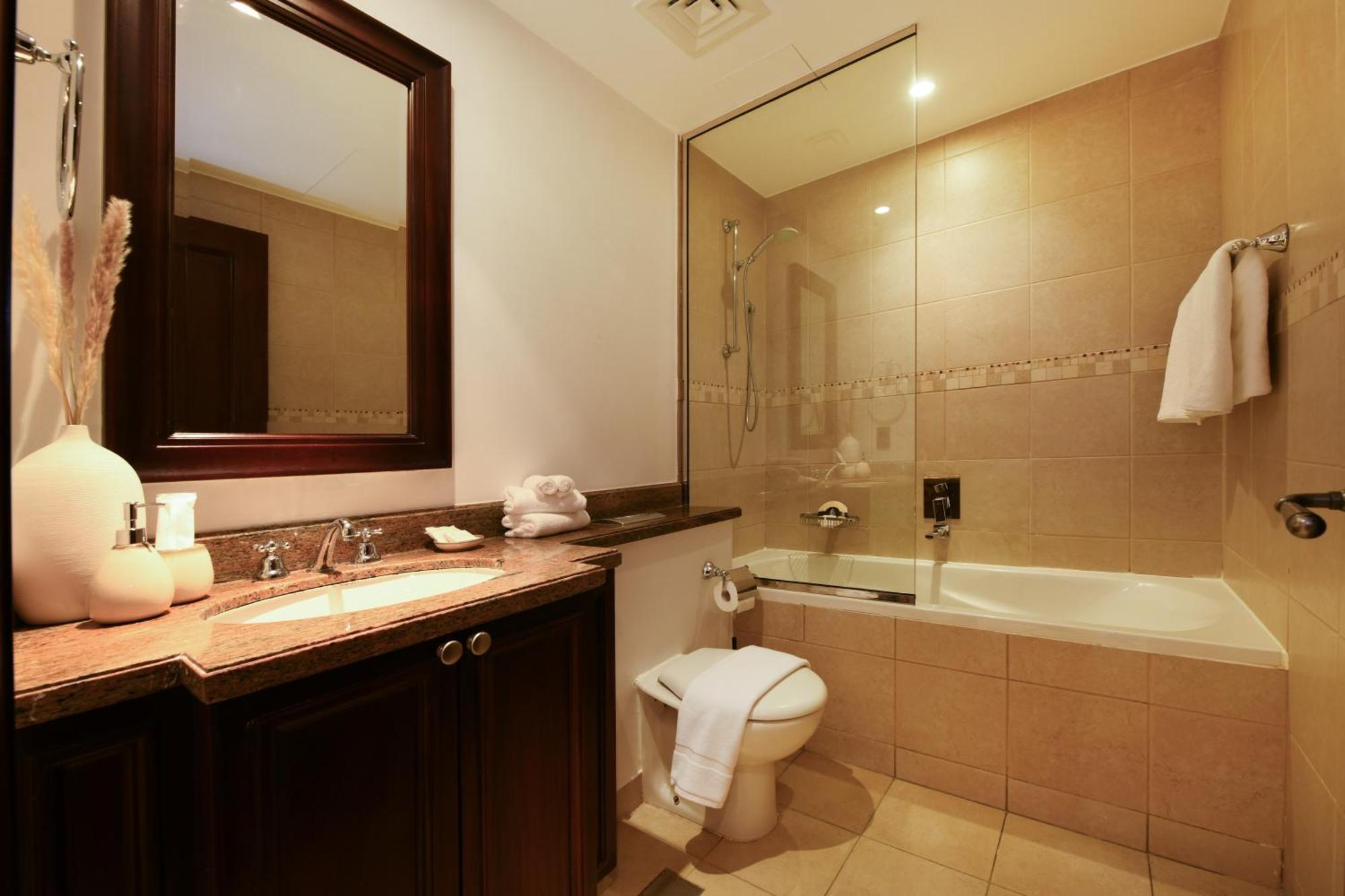Apartment Downtown Gem - 2br Near Mall And Burj Khalifa