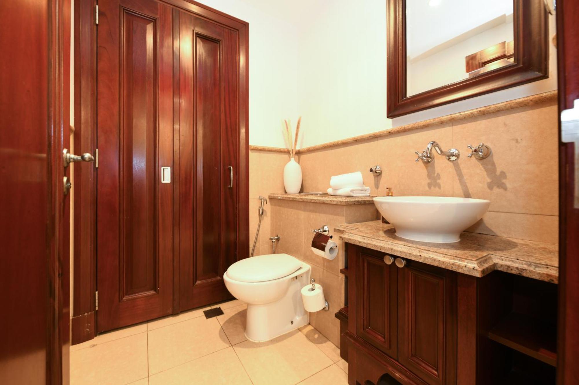 Apartment Downtown Gem - 2br Near Mall And Burj Khalifa *