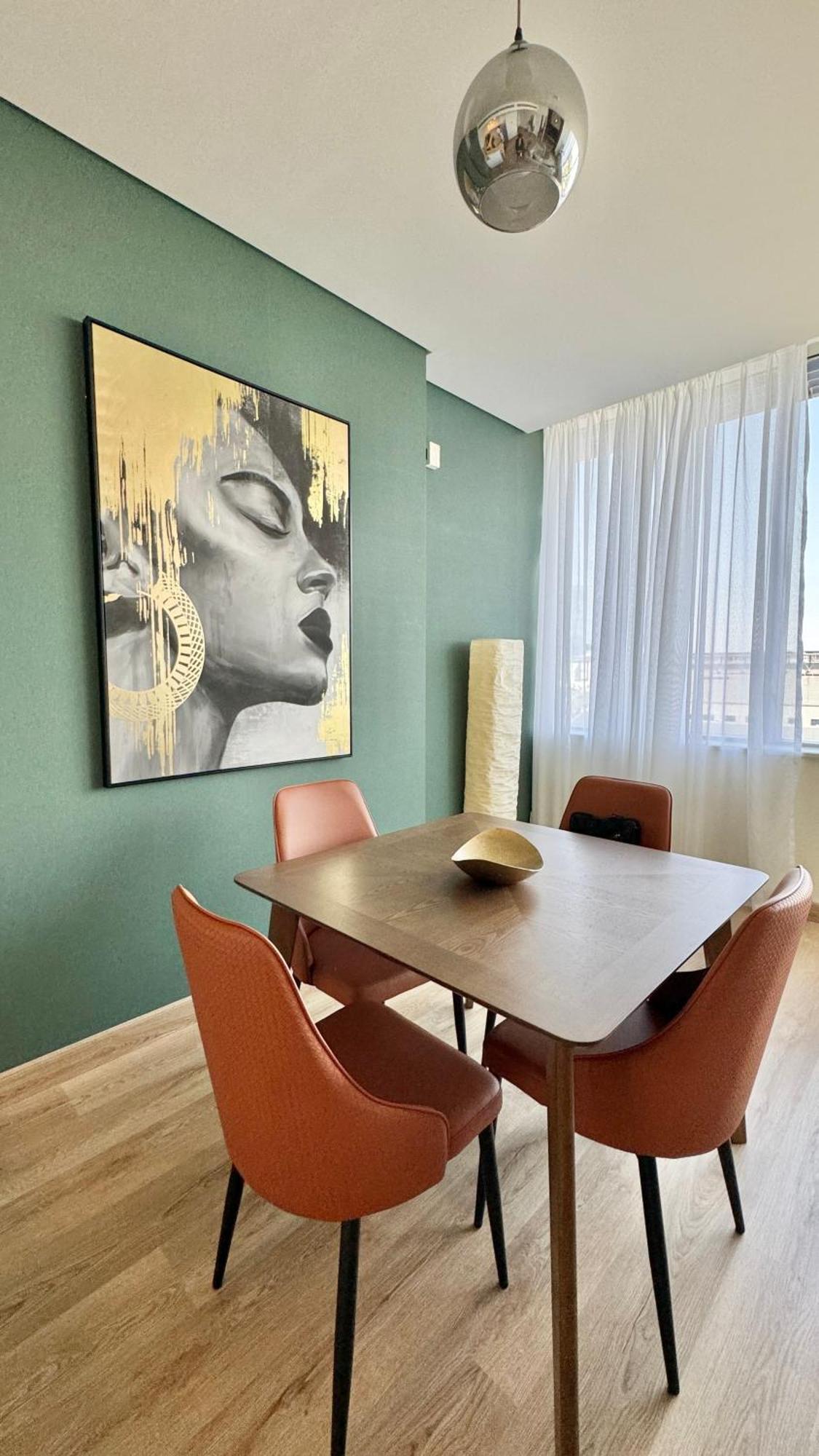 Apartment 1 Bedroom Elegant & Spacious At Sky Gardens Difc