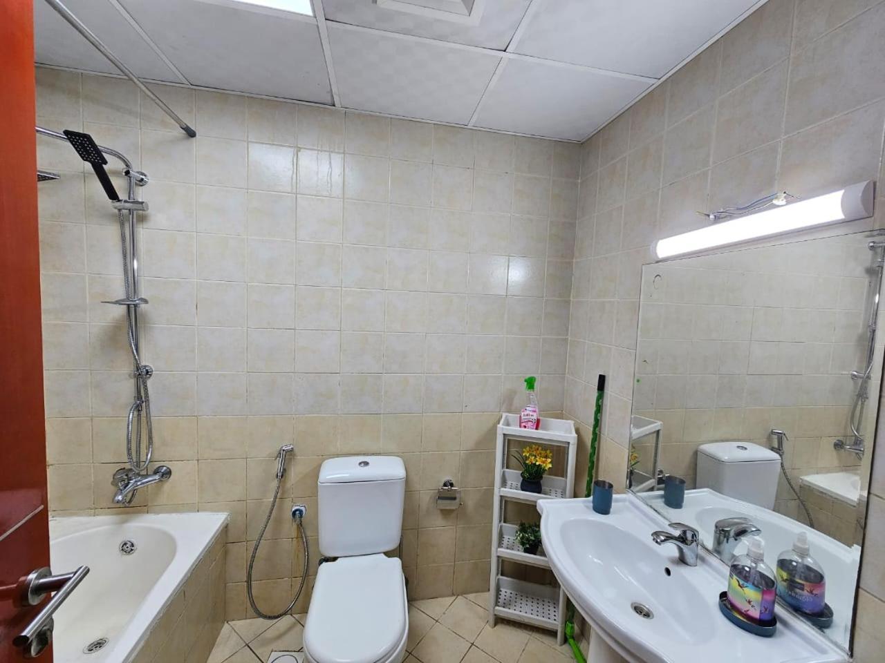 Standard Bedroom With Balcony In Escan Tower Marina Homestay *