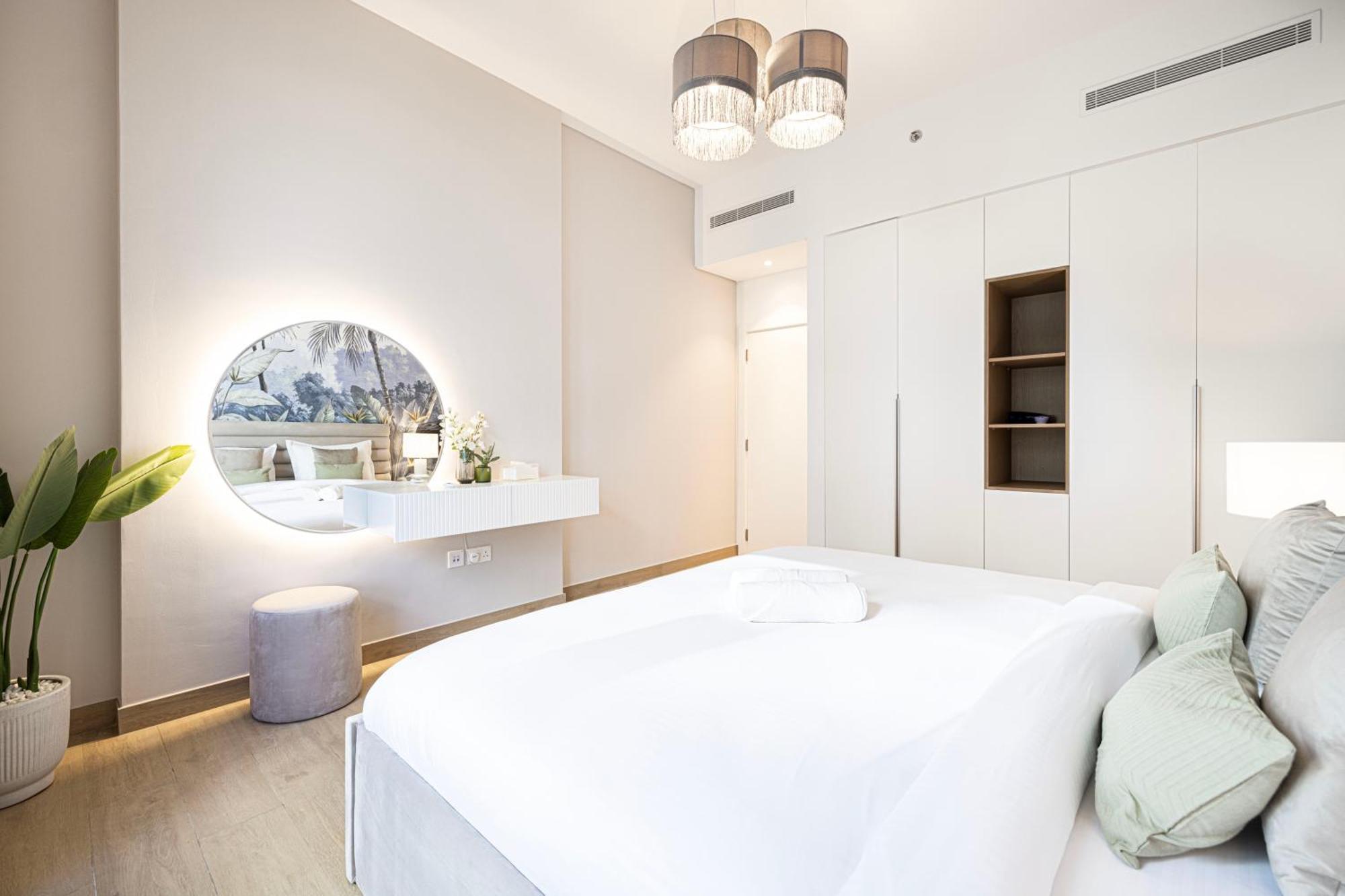 Magnificent Beachfront 1br With Private Access * Dubai