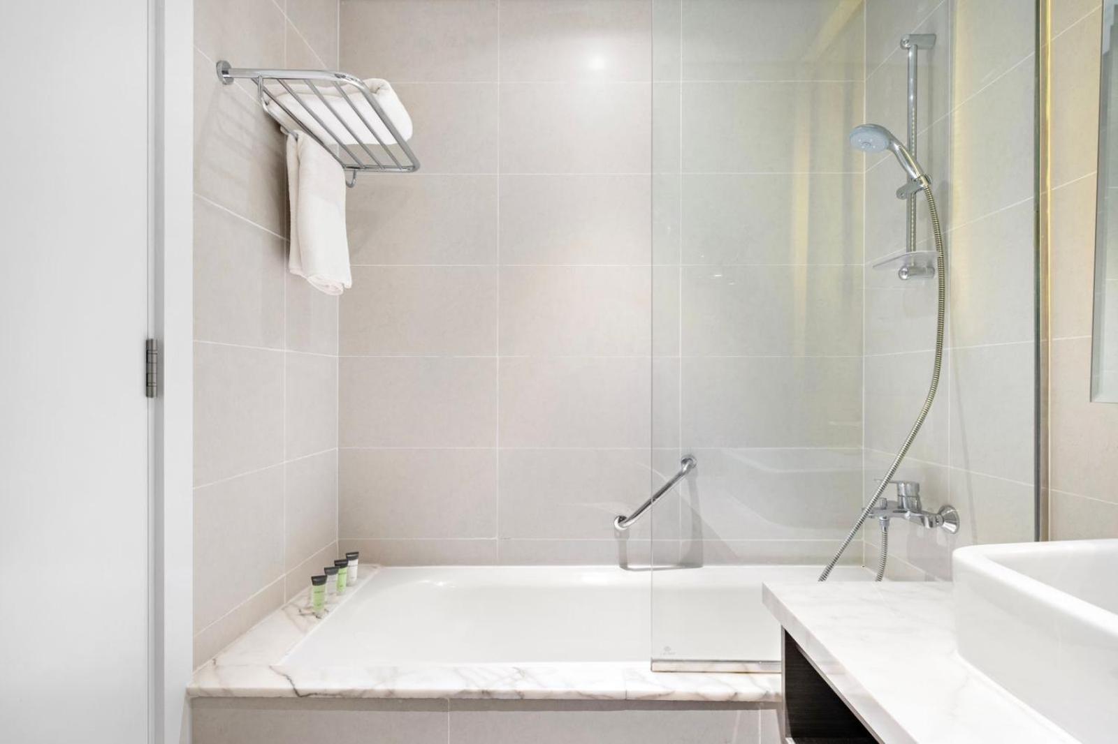 Aliving Private With Canal View 2111 Business Bay Apartment