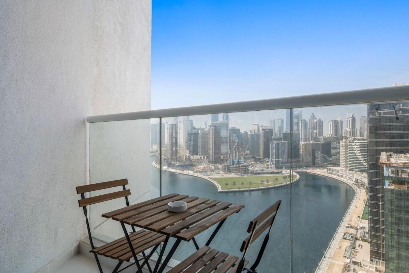 Aliving Private With Canal View 2111 Business Bay * Dubai