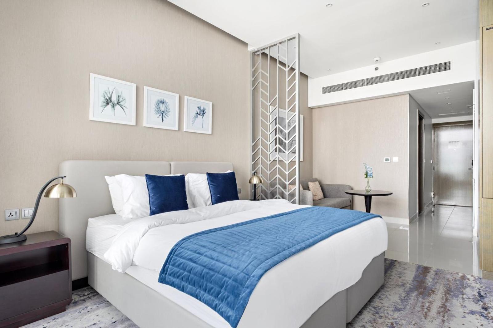 Aliving Private With Canal View 2111 Business Bay Apartment *
