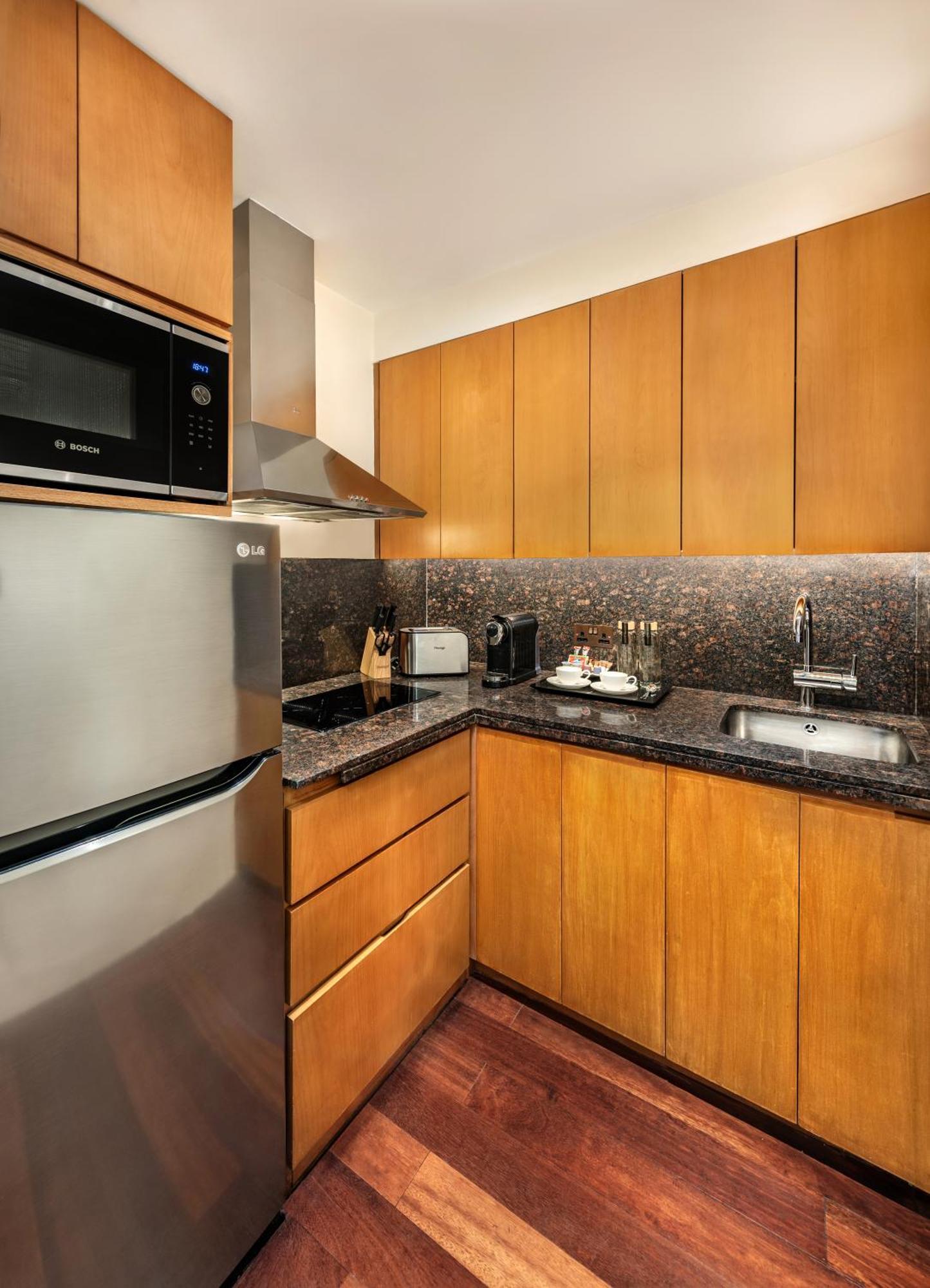 Hotel The H 5*
