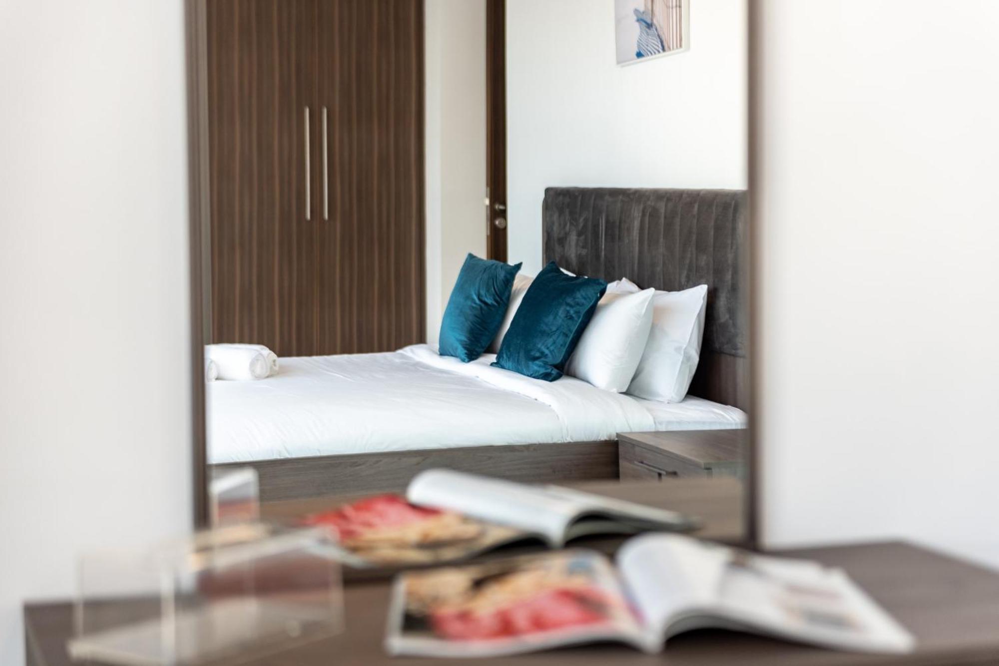 Sophisticated & Classy At The Onyx Apartment