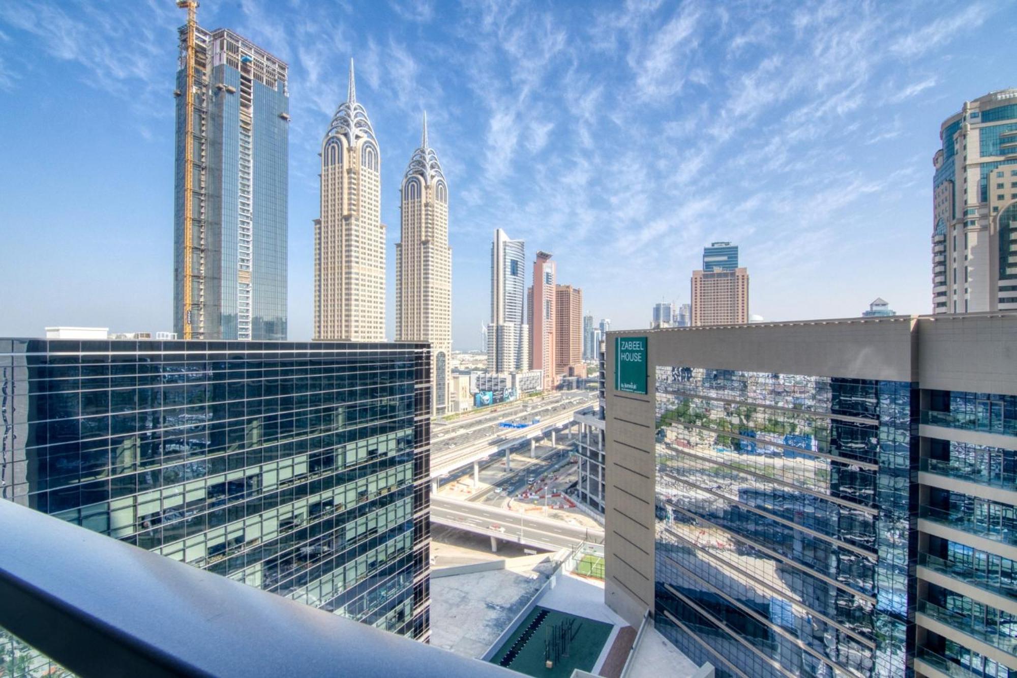 Sophisticated & Classy At The Onyx Apartment Dubai