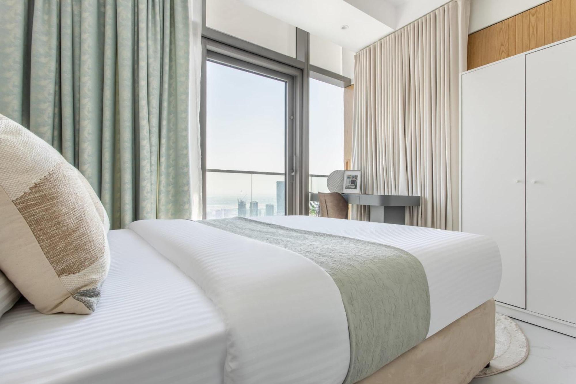 Frank Porter - Paramount Apartment Dubai