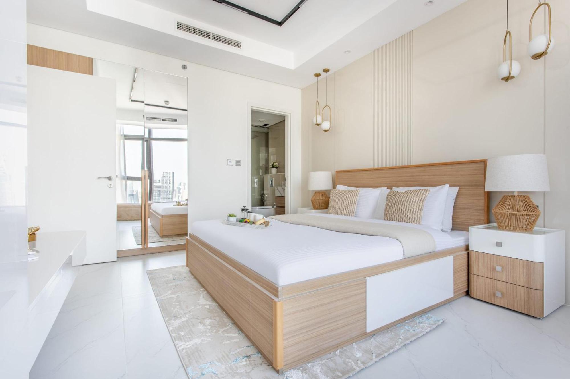 Frank Porter - Paramount Apartment Dubai