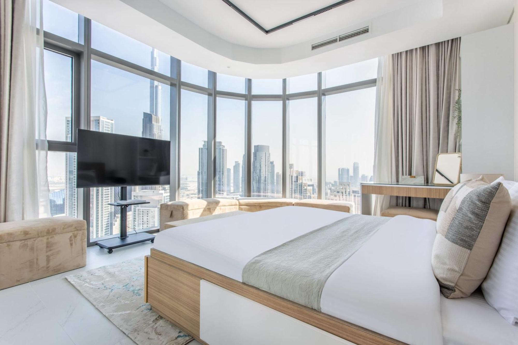 Frank Porter - Paramount Apartment Dubai