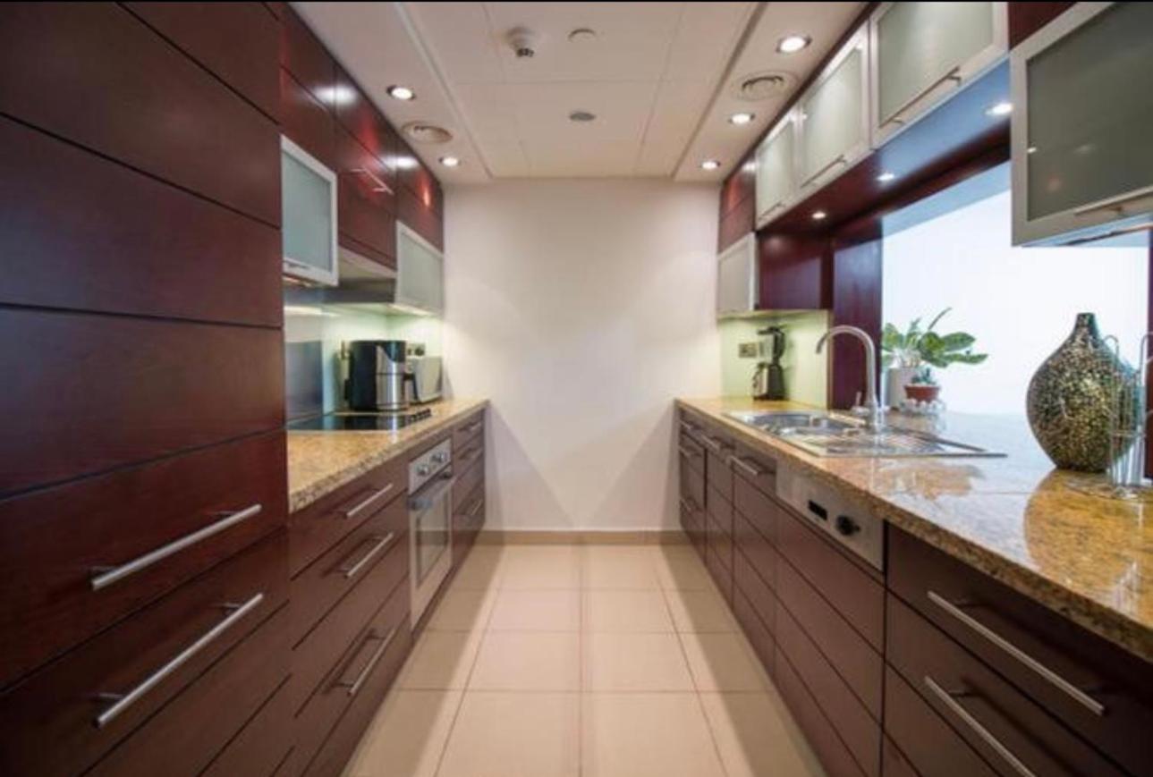 Apartment Downtown - Huge 1 Bedroom *
