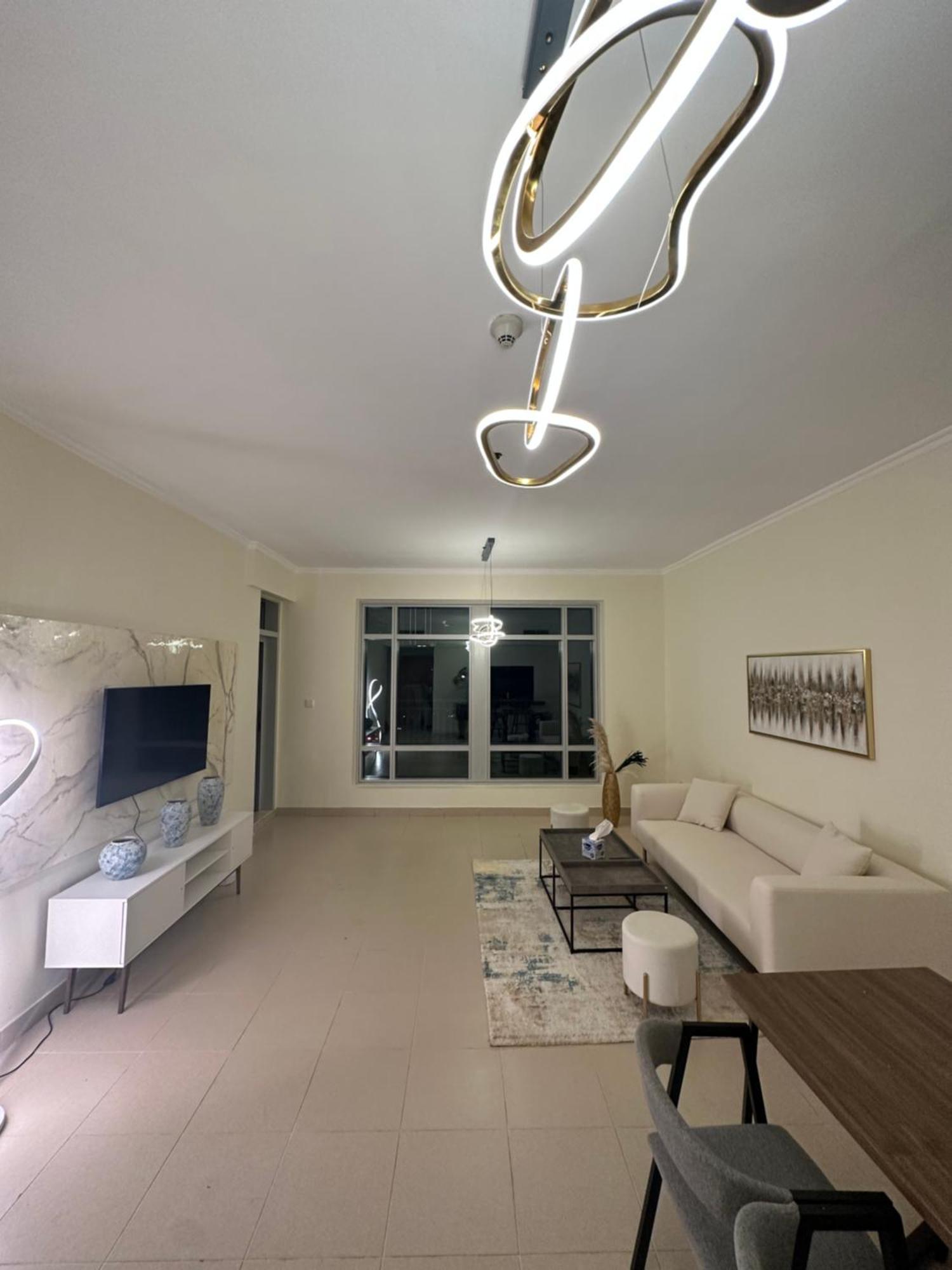 Downtown - Huge 1 Bedroom Apartment Dubai