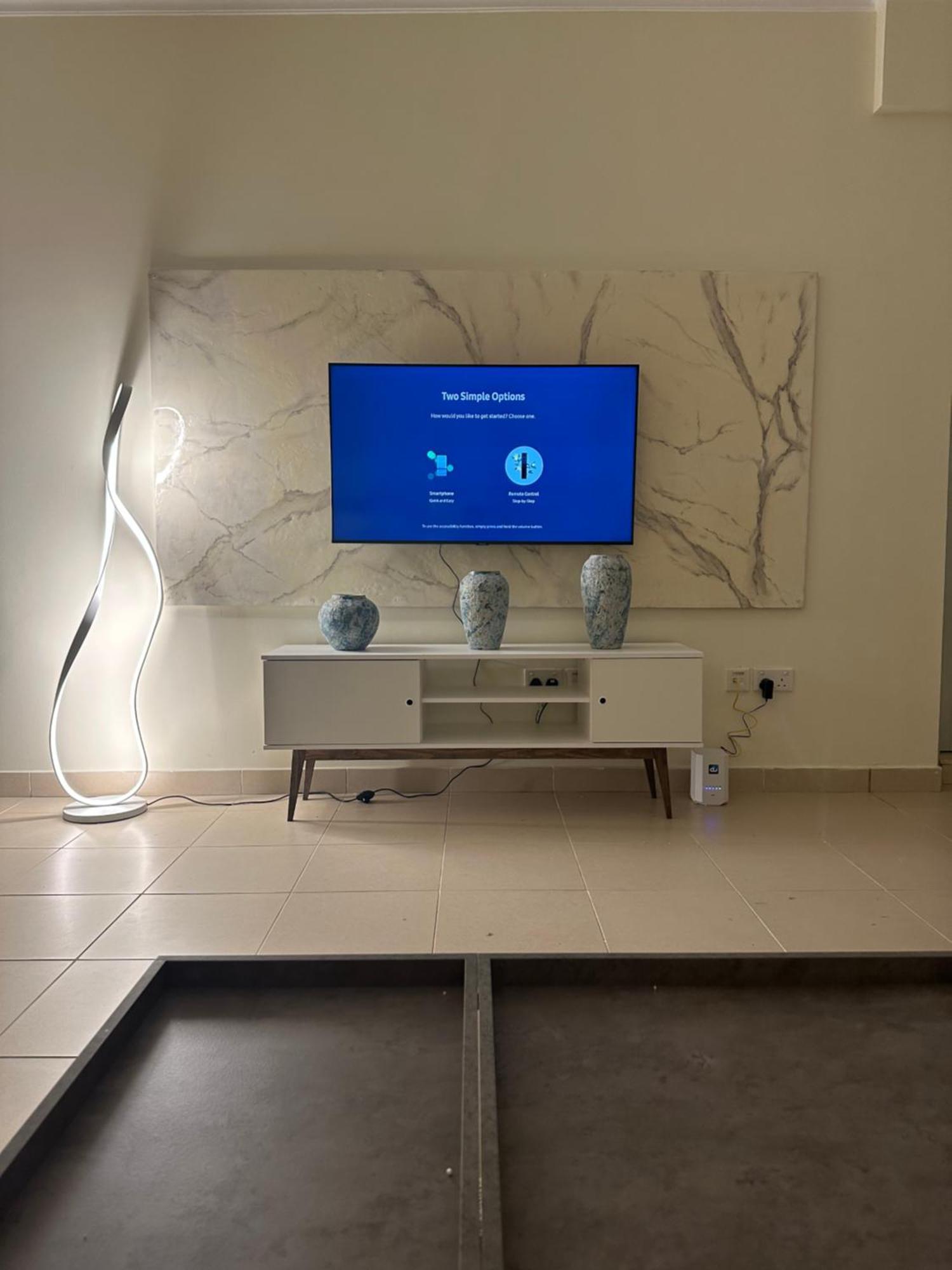 Downtown - Huge 1 Bedroom Apartment *