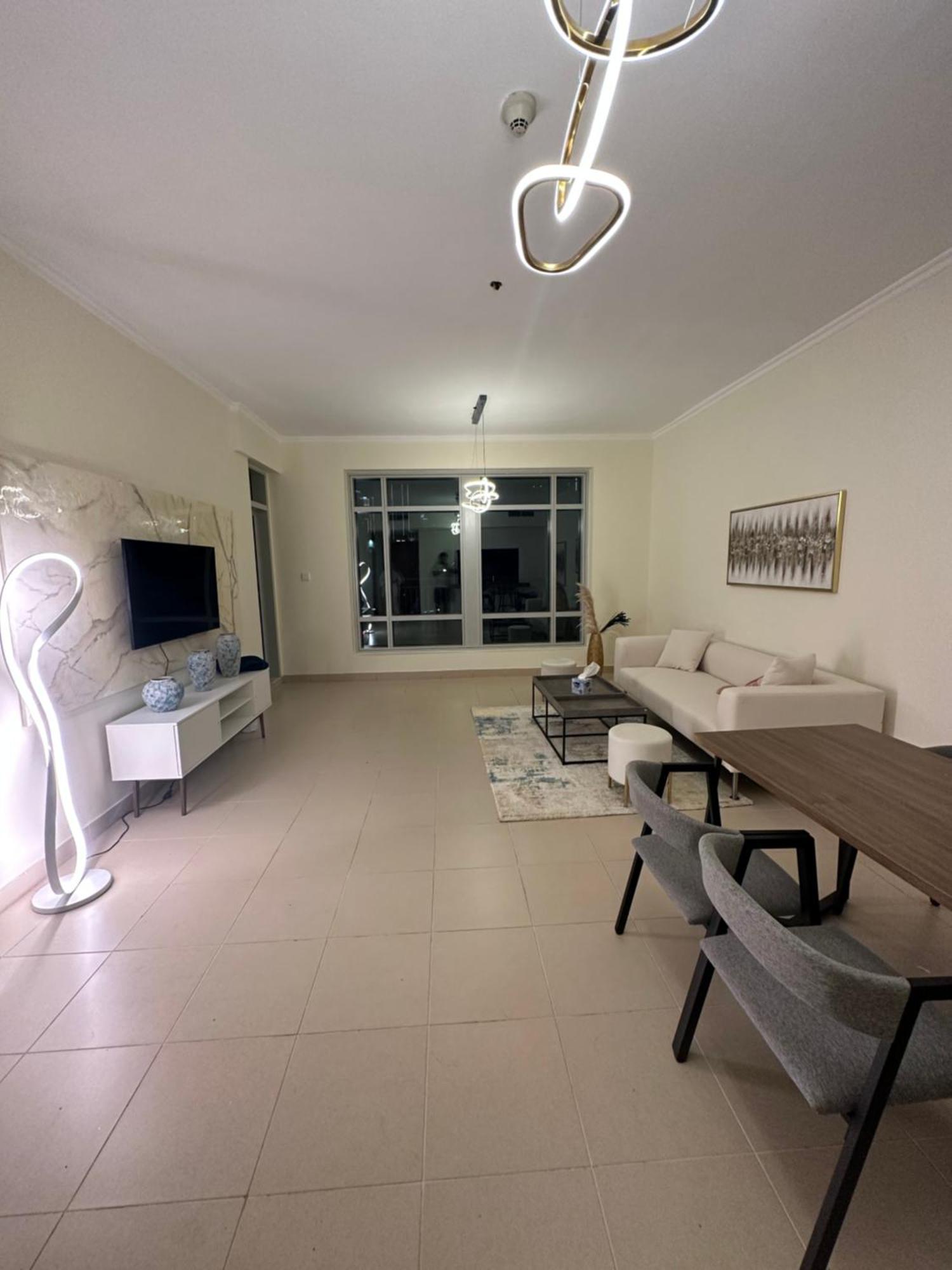 Apartment Downtown - Huge 1 Bedroom *