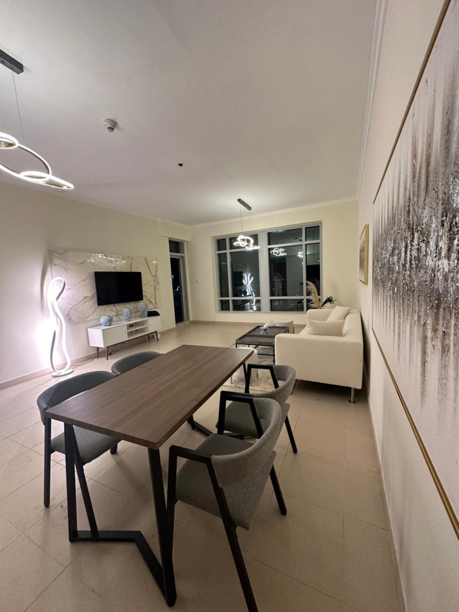 Apartment Downtown - Huge 1 Bedroom Dubai