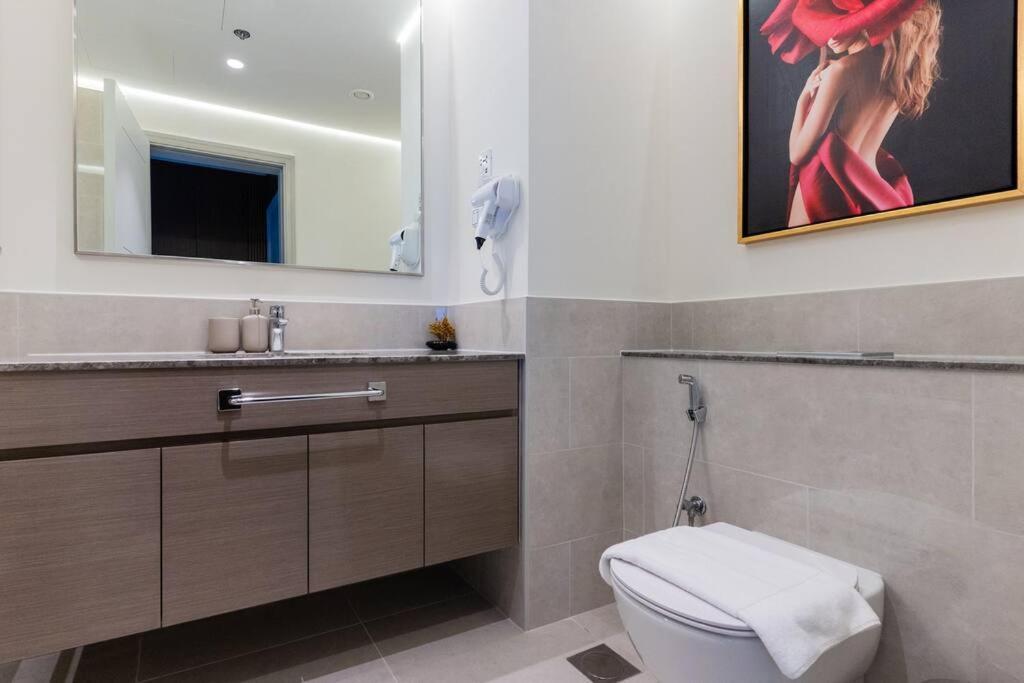 Stylish One Bedroom Next To Mall L Boulevard Dubai