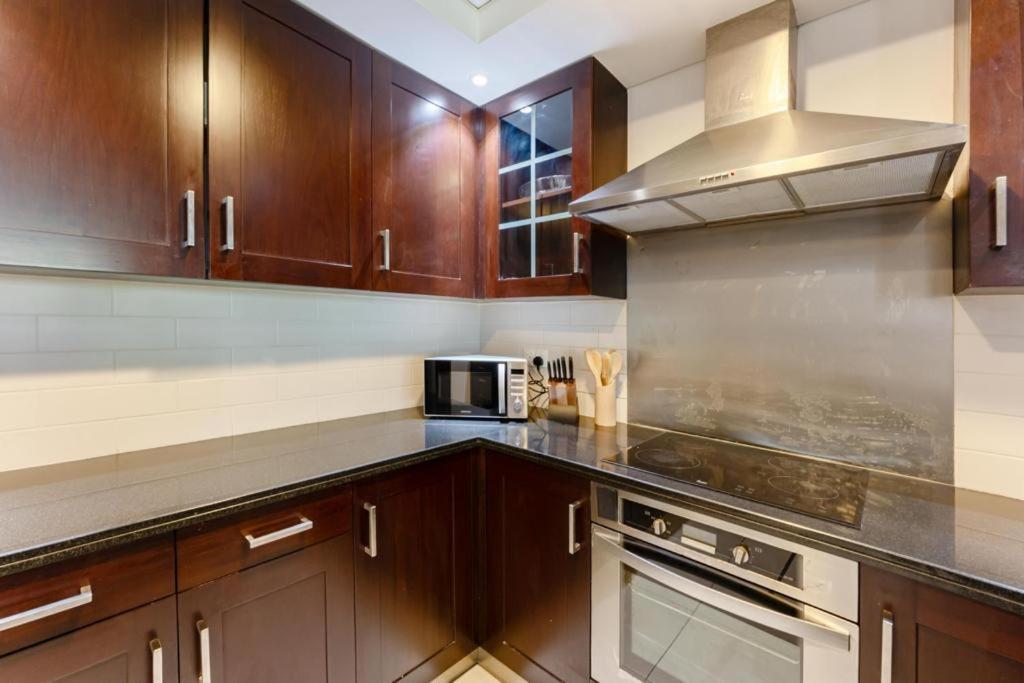Apartment Modern Luxury 2br At Bd 29 Blvd Dubai