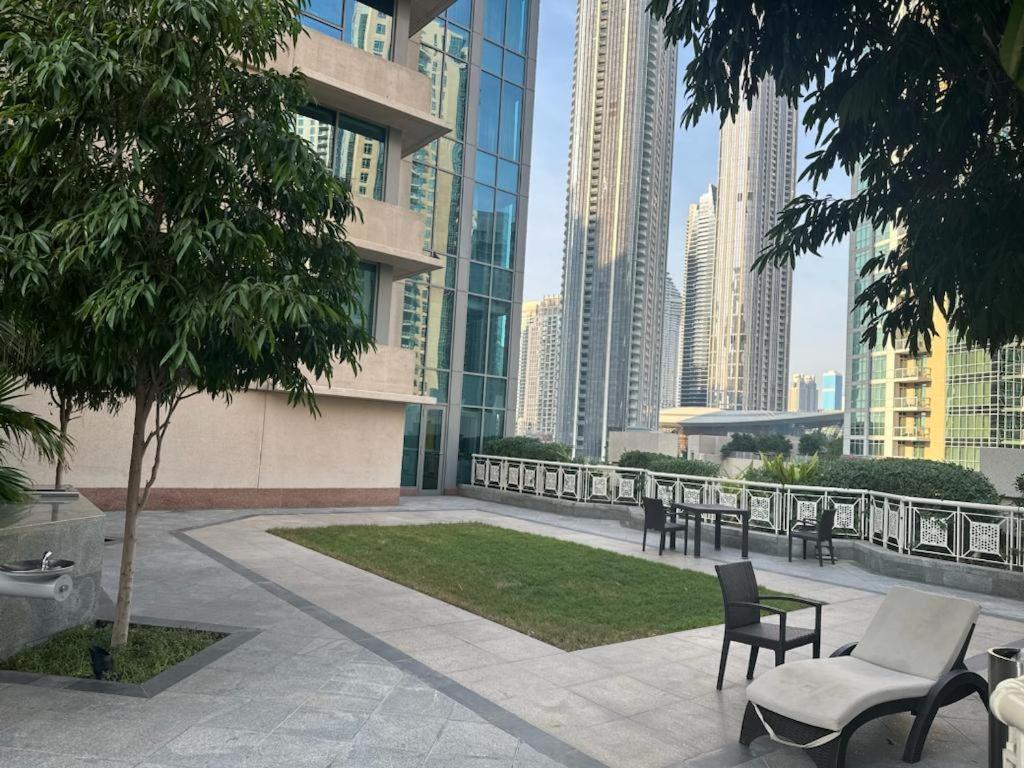 Modern Luxury 2br At Bd 29 Blvd Dubai