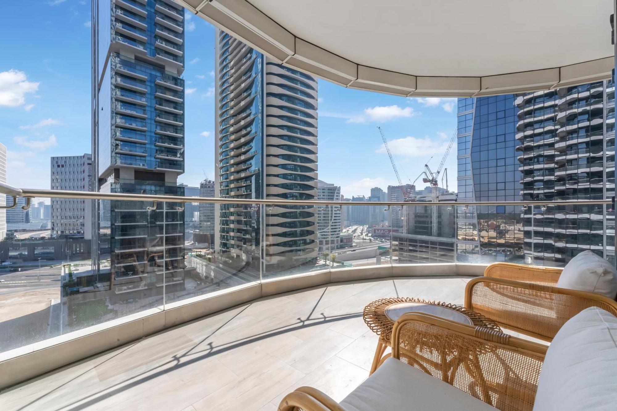 Fam Living - Rp Heights - 3 Mins Walk To Burj Khalifa & Mall Downtown * Dubai