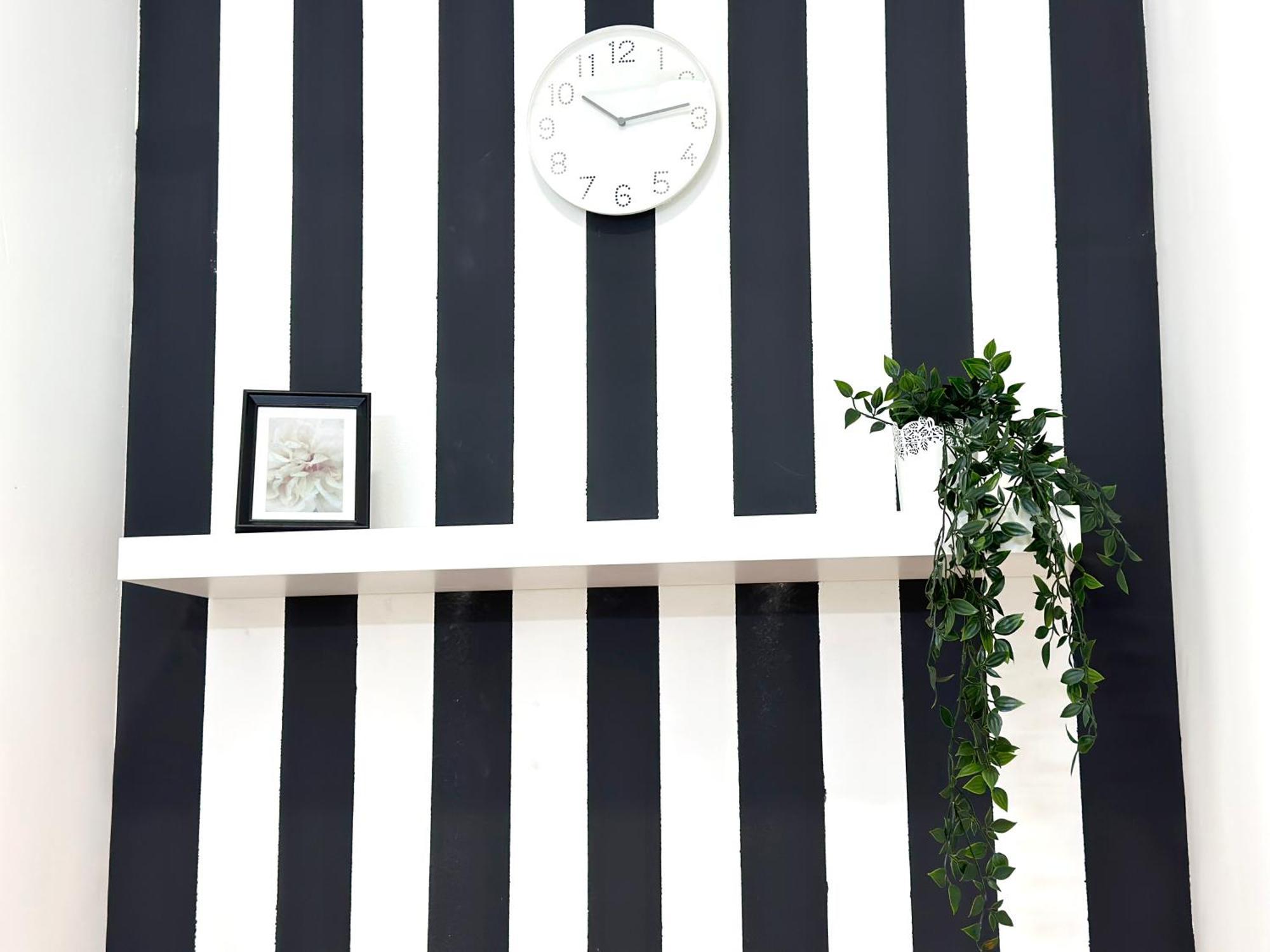 Homestay Striped Partition In Barsha 1 Near Mall Of The Emirates *