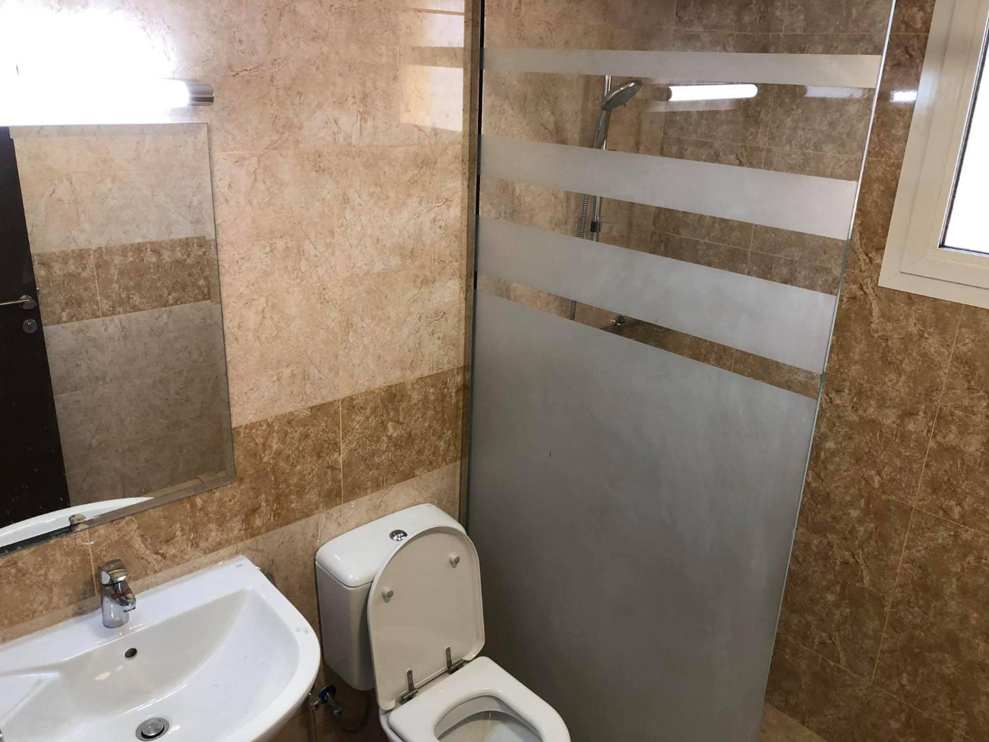 Striped Partition In Barsha 1 Near Mall Of The Emirates Homestay *