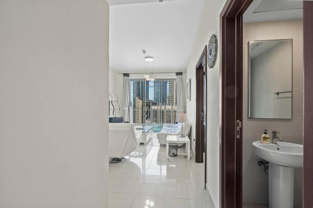 Stand Point Luxury Living In Downtown Daire Dubai