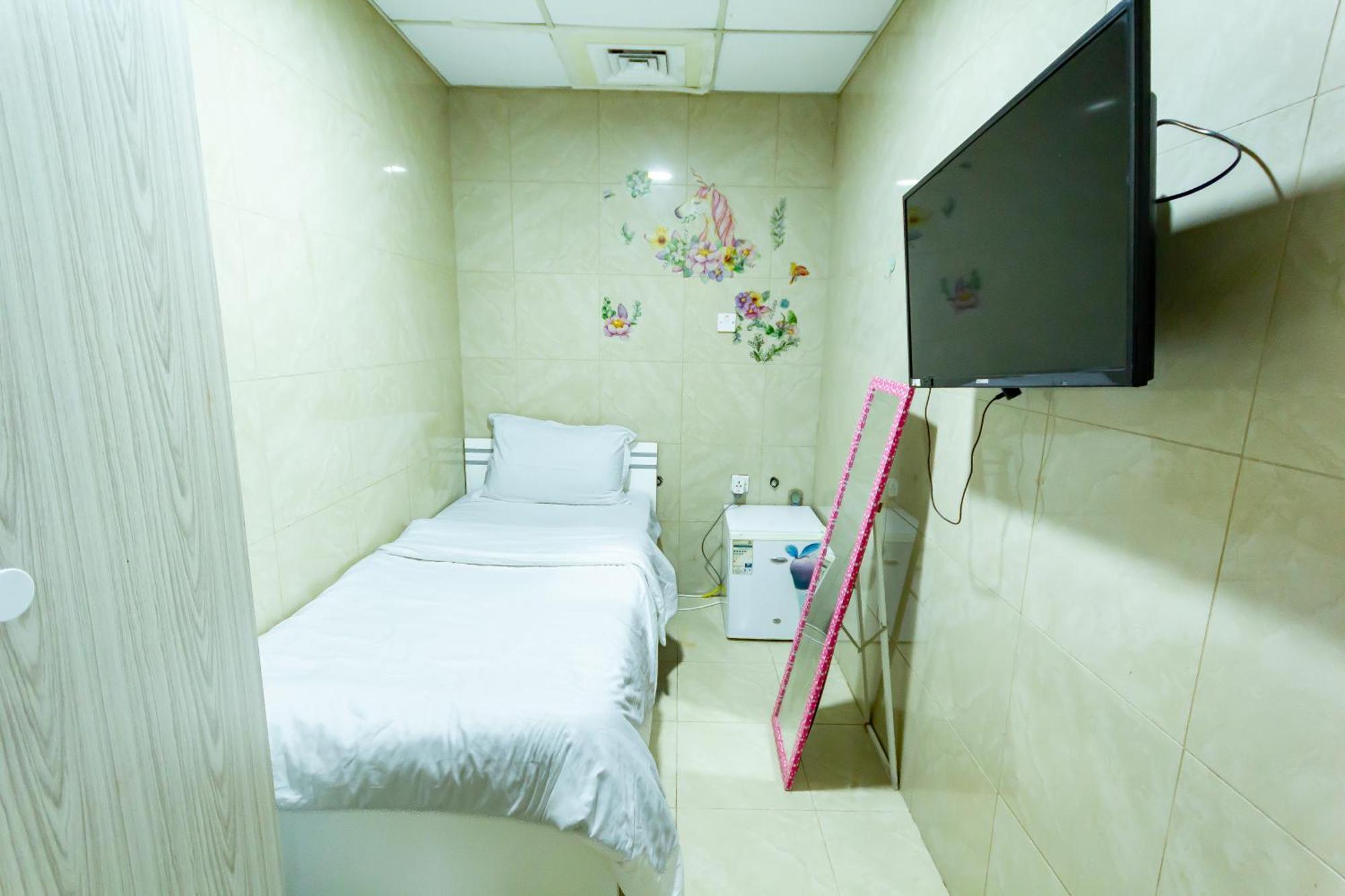 Privatunterkunft Small Budget For 'girls' Only In Dubai, Marina *
