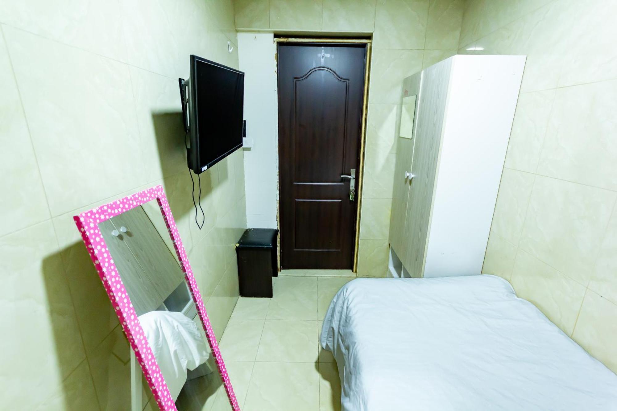 Small Budget For 'girls' Only In Dubai, Marina