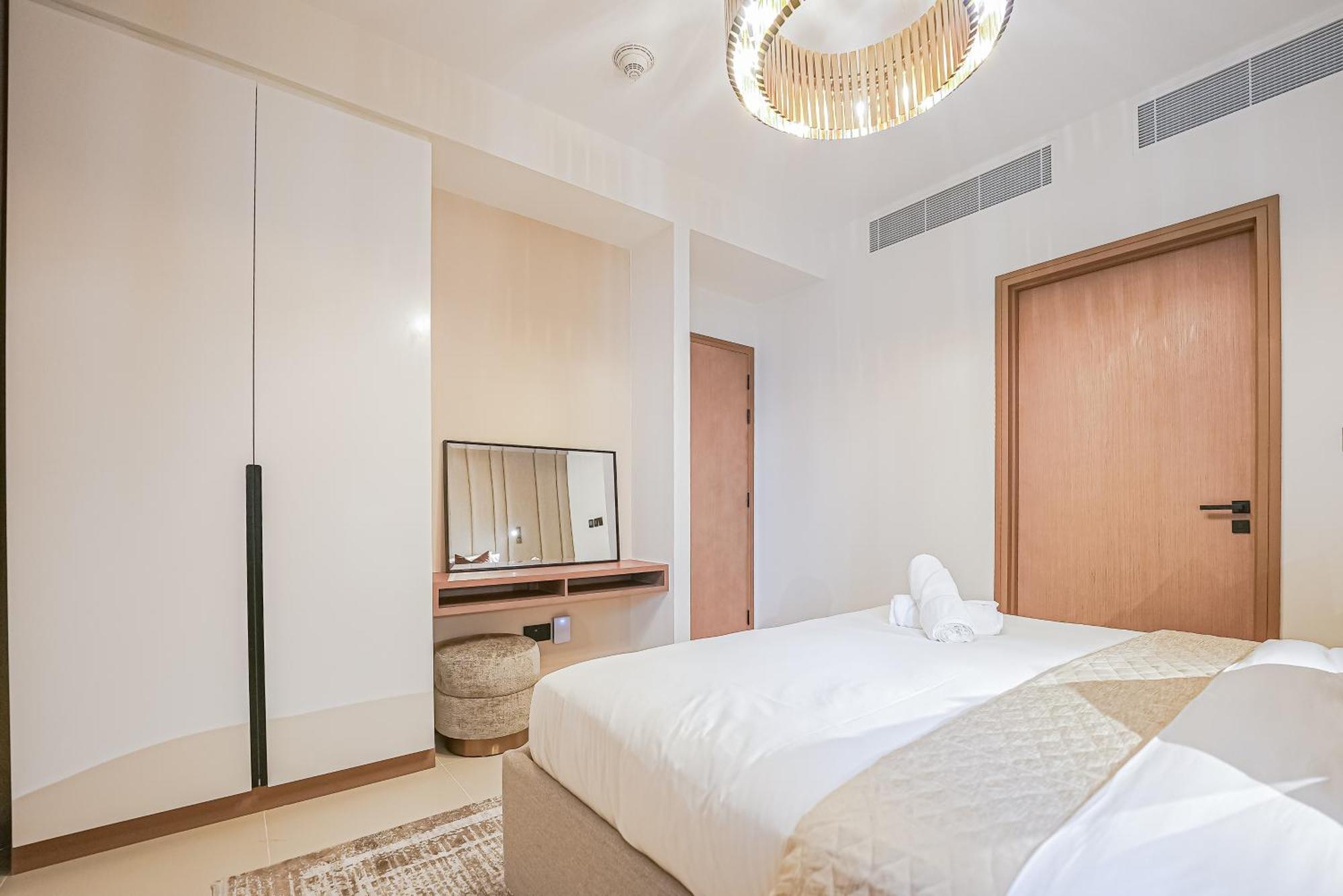 Modern 2br High Floor Haven In Vida Marina * Dubai