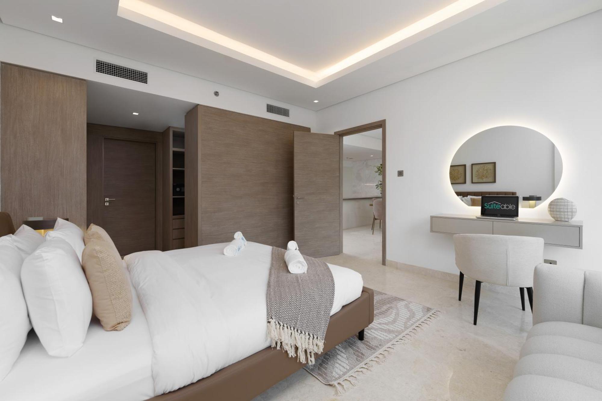 Business Bay Exquisite Living Experience-suiteable Dubai